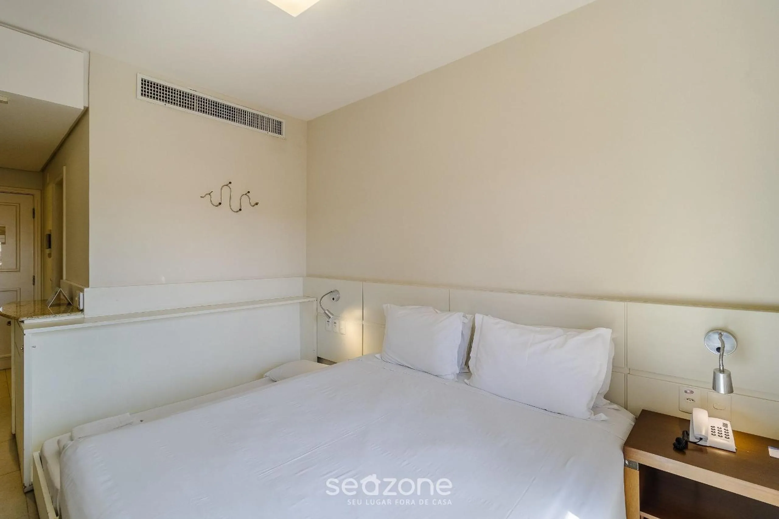 Bedroom, Bed in Estúdios Modernos em Resort pé na areia - Jurerê Beach Village JBVJR
