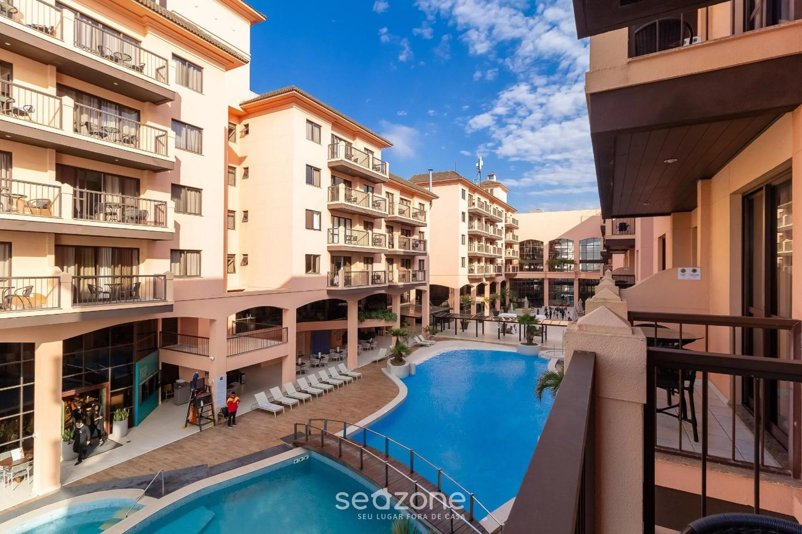 Pool view in Estúdios Modernos em Resort pé na areia - Jurerê Beach Village JBVJR