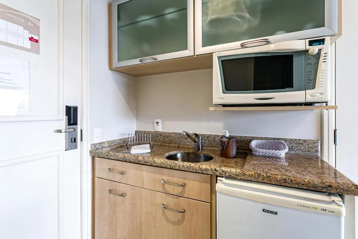Kitchen or kitchenette in Estúdios Modernos em Resort pé na areia - Jurerê Beach Village JBVJR