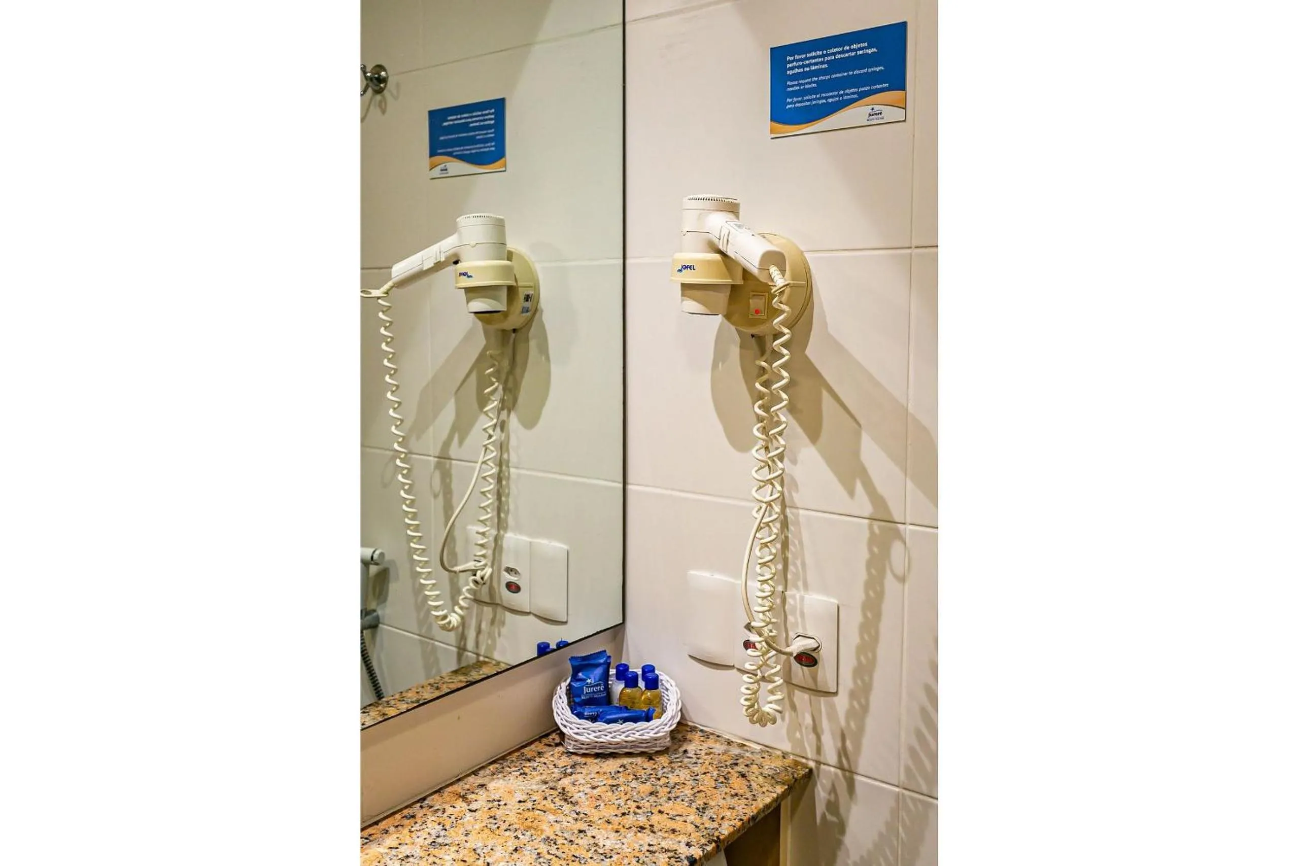 Toilet in Estúdios Modernos em Resort pé na areia - Jurerê Beach Village JBVJR