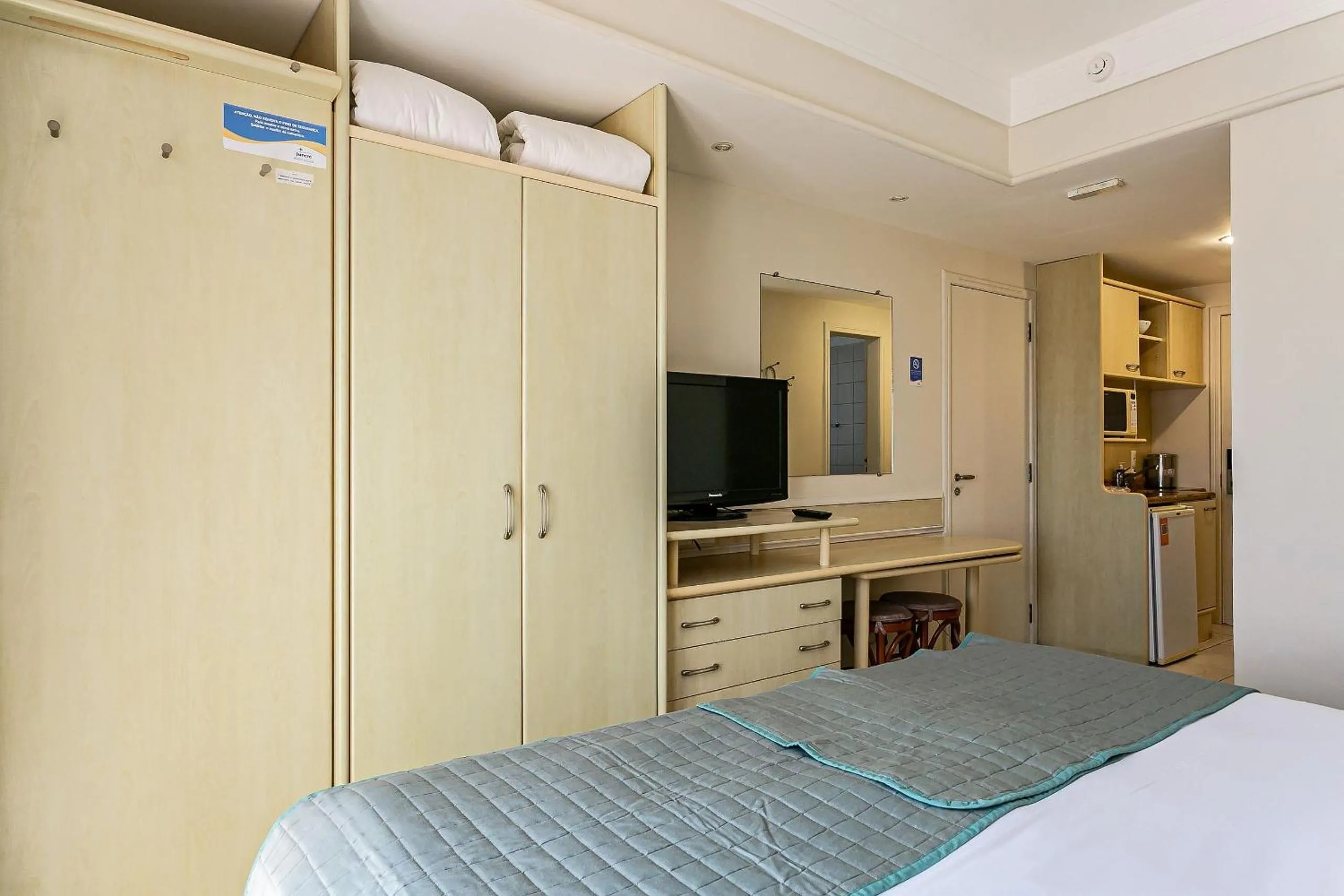 Bedroom, Bed in Estúdios Modernos em Resort pé na areia - Jurerê Beach Village JBVJR