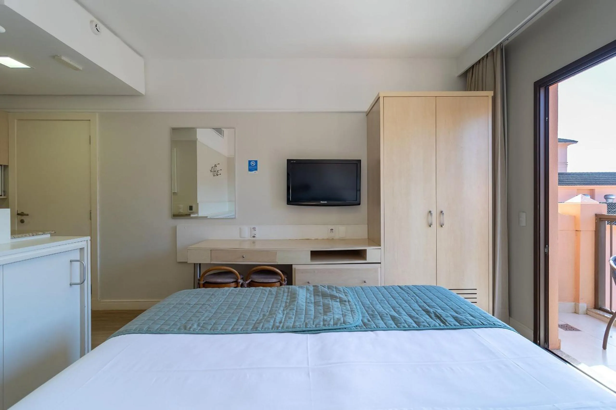 Bedroom, Bed in Estúdios Modernos em Resort pé na areia - Jurerê Beach Village JBVJR