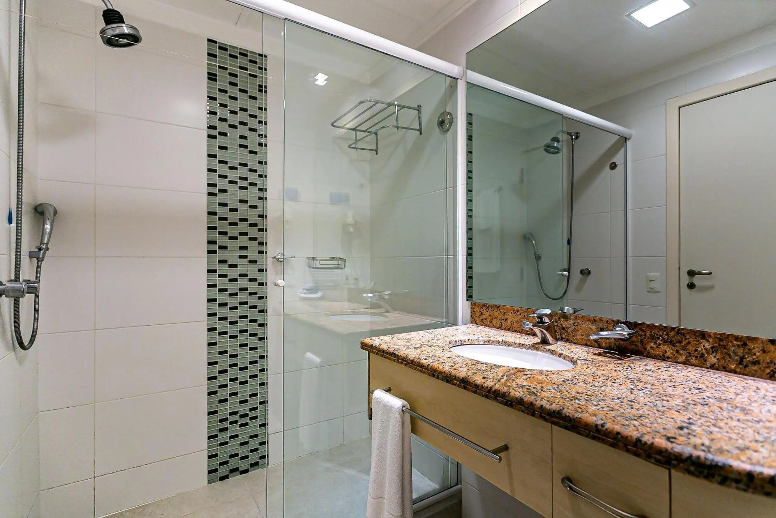 Toilet in Estúdios Modernos em Resort pé na areia - Jurerê Beach Village JBVJR