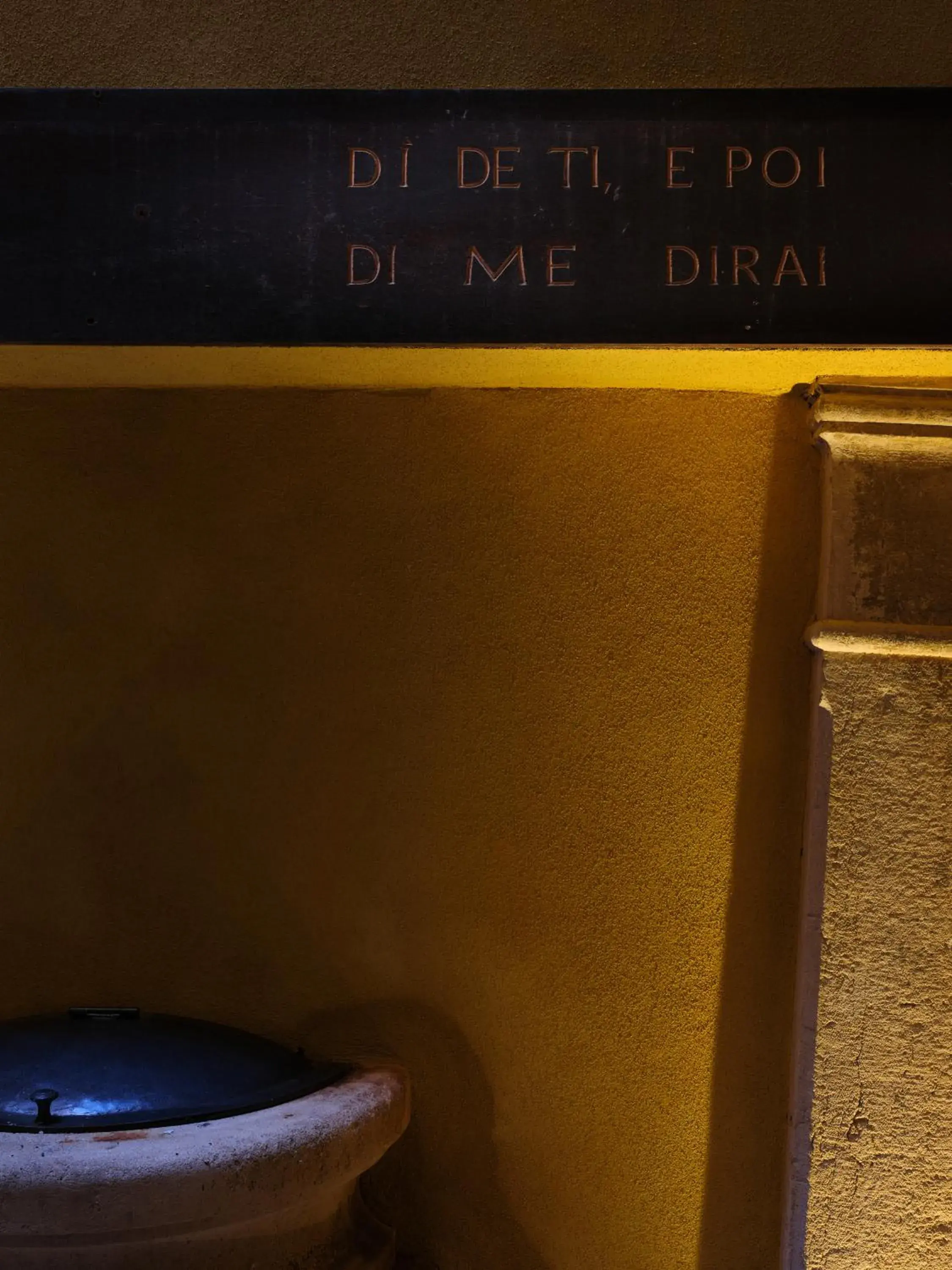 Facade/entrance in Ca' dei Proverbi Suites - WENICE Deep Culture Facade/entrance in Ca' dei Proverbi Suites - WENICE Deep Culture