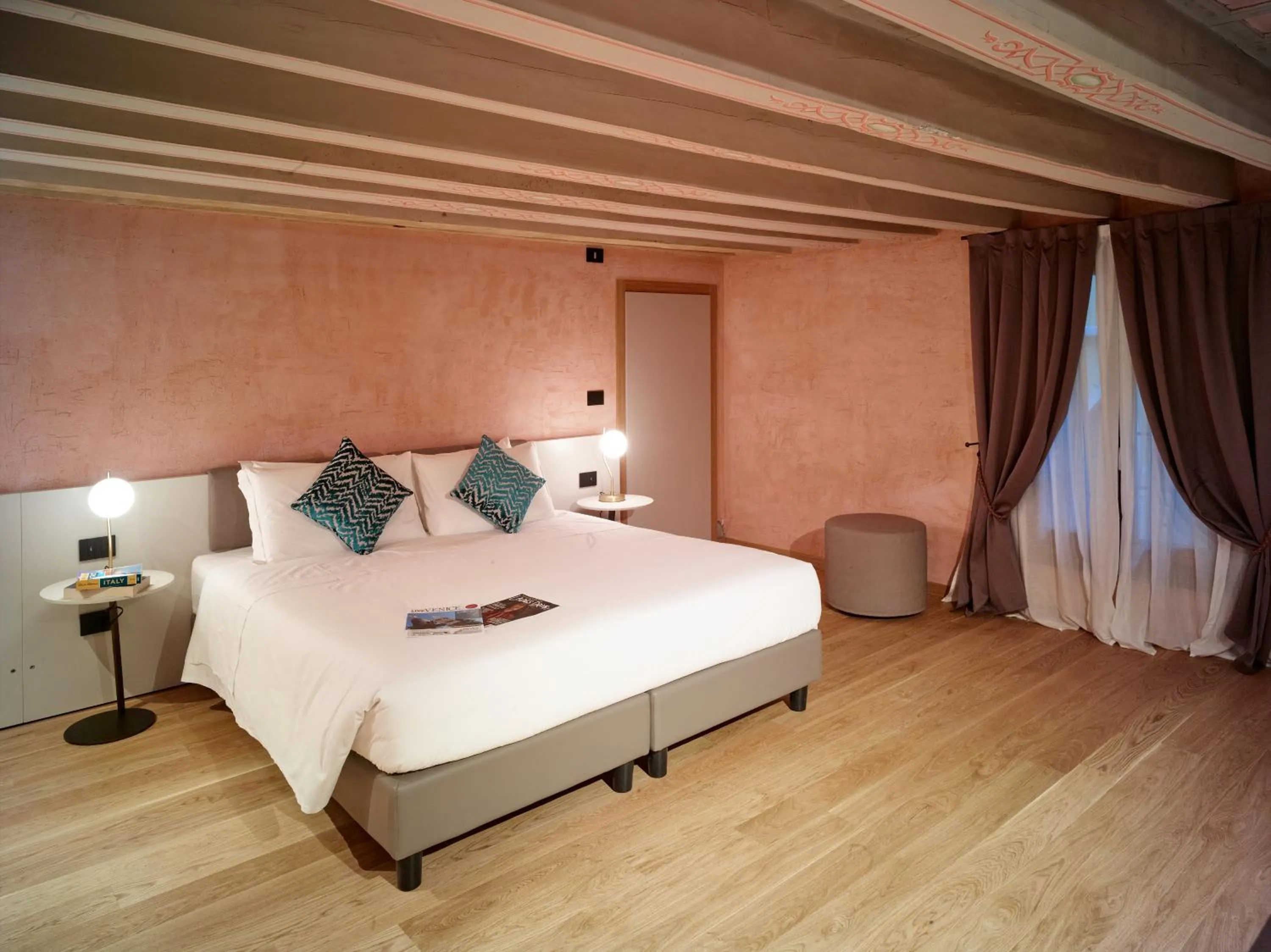 Bed in Ca' dei Proverbi Suites - WENICE Deep Culture