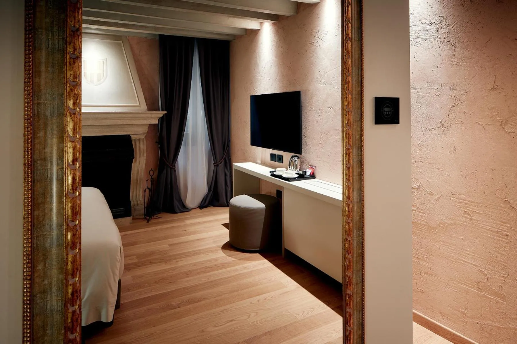 Bed in Ca' dei Proverbi Suites - WENICE Deep Culture