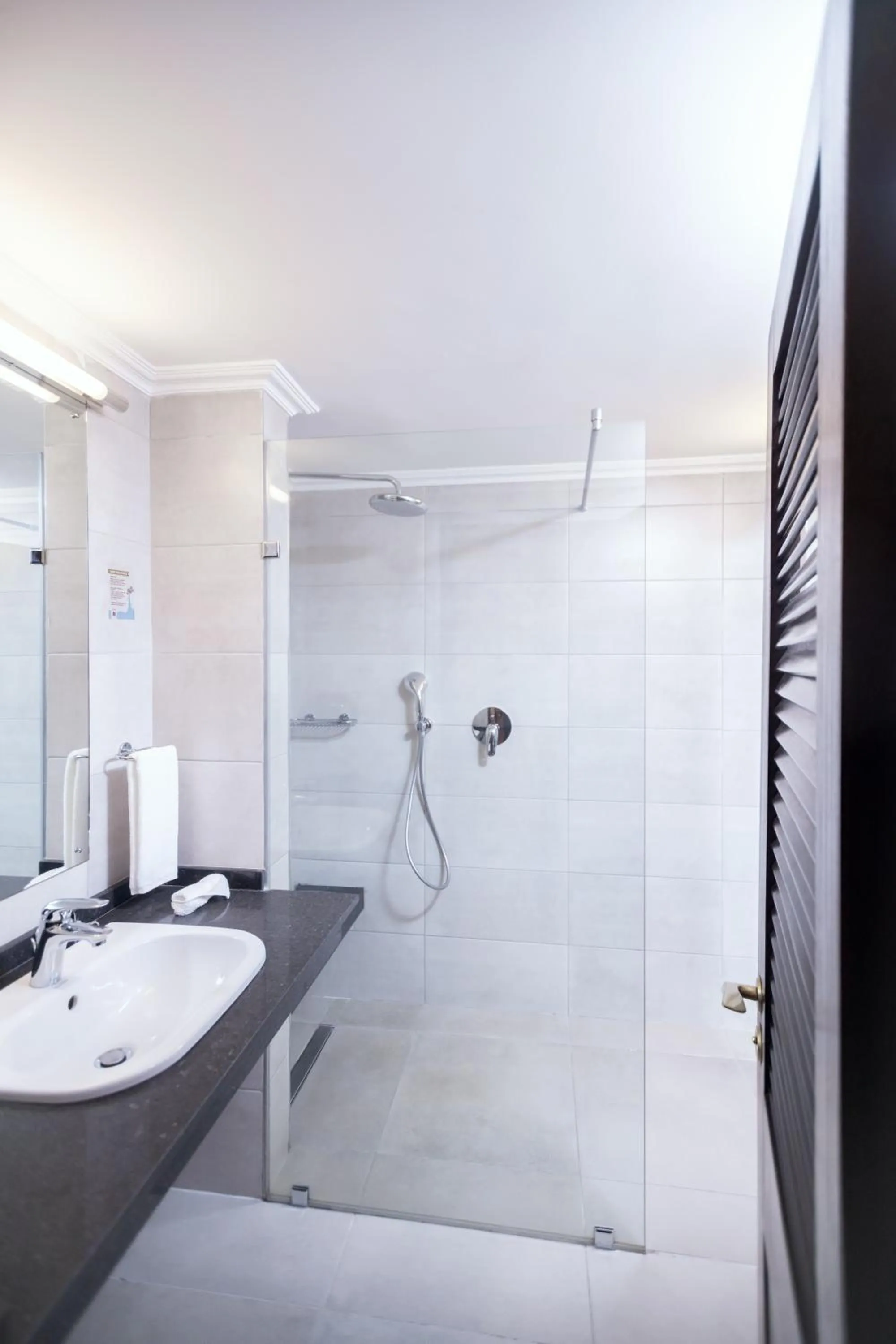 Shower in The African Regent Hotel