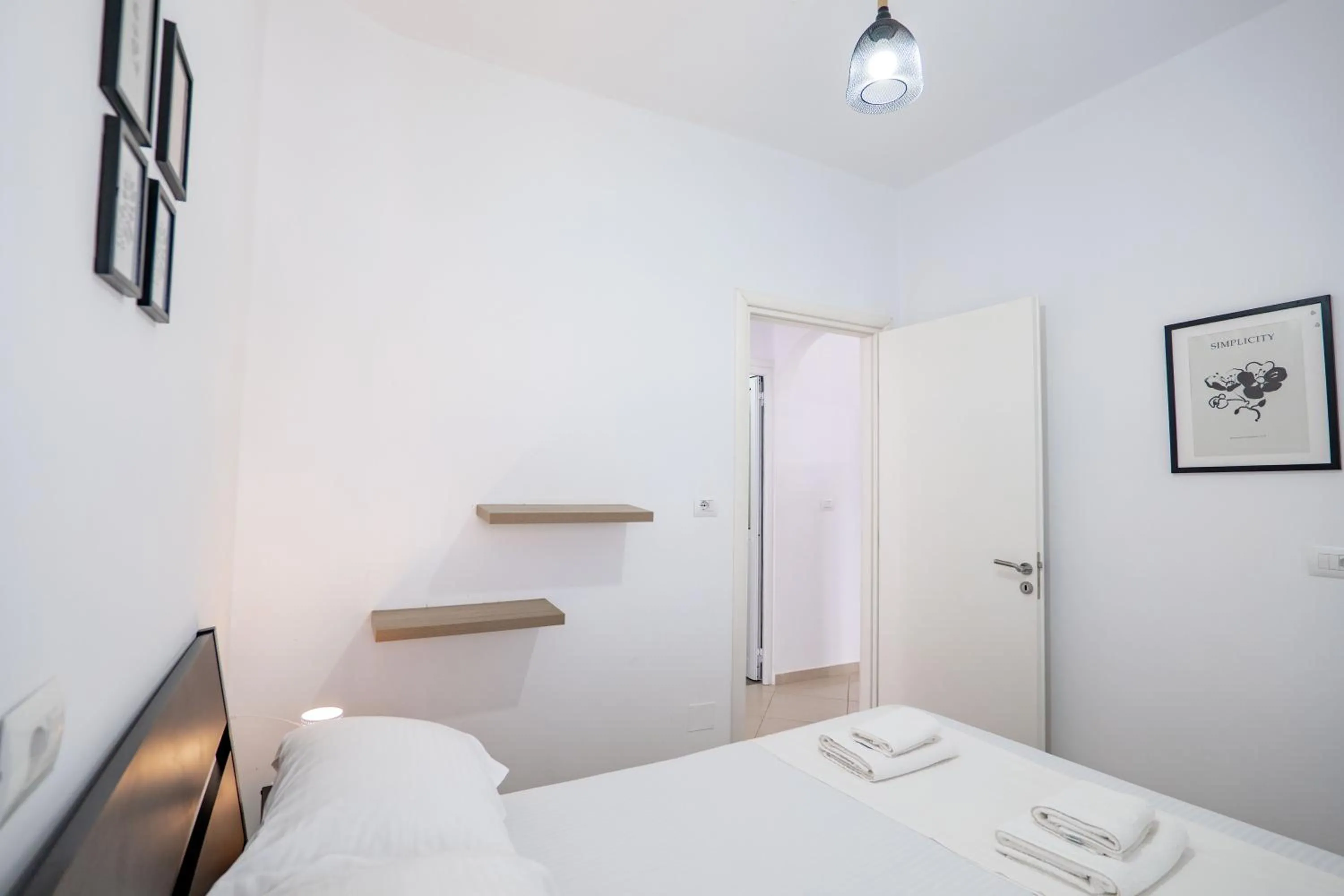Photo of the whole room, Bed in Gregory's Apartments
