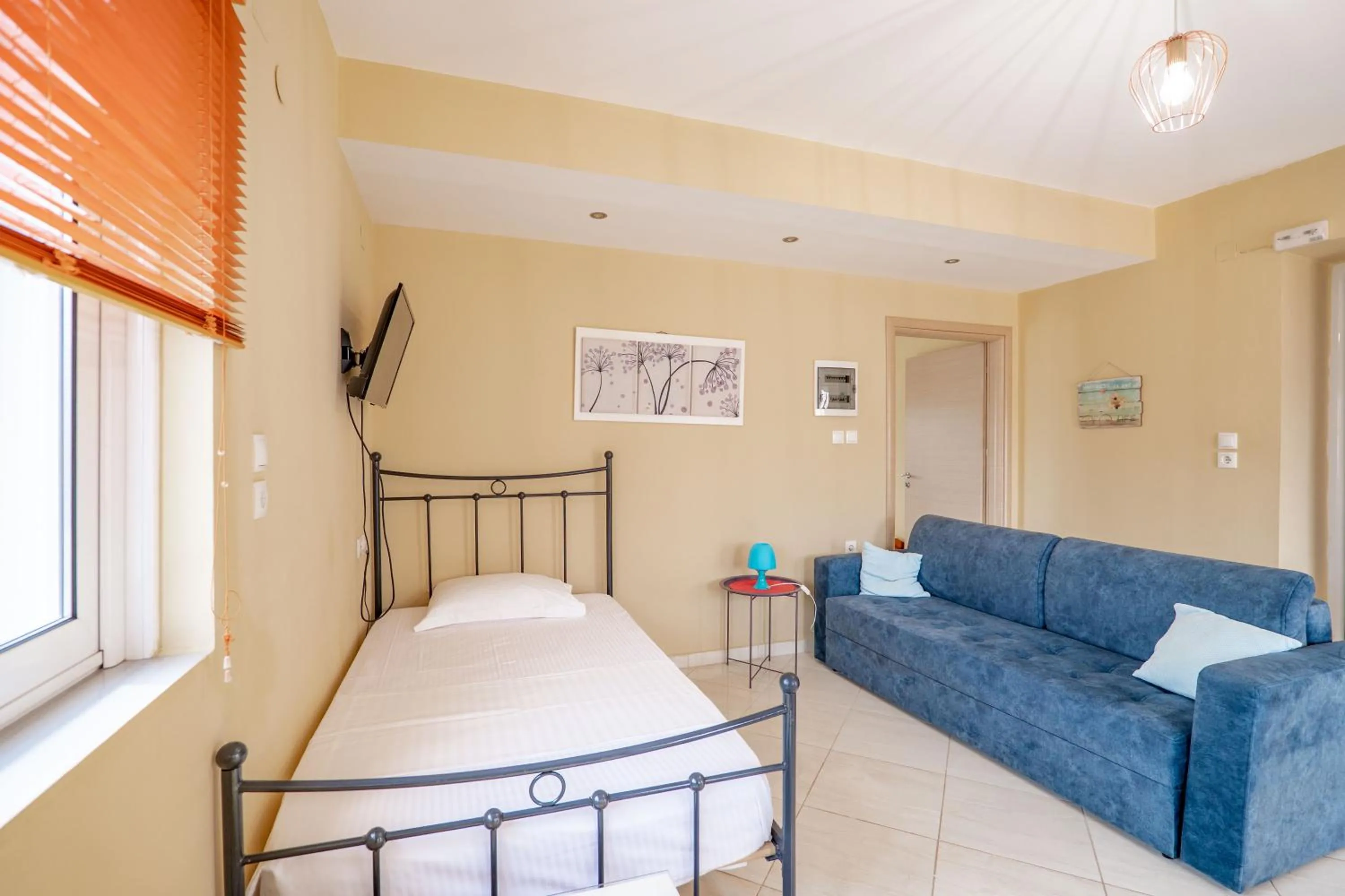 Photo of the whole room, Bed in Gregory's Apartments
