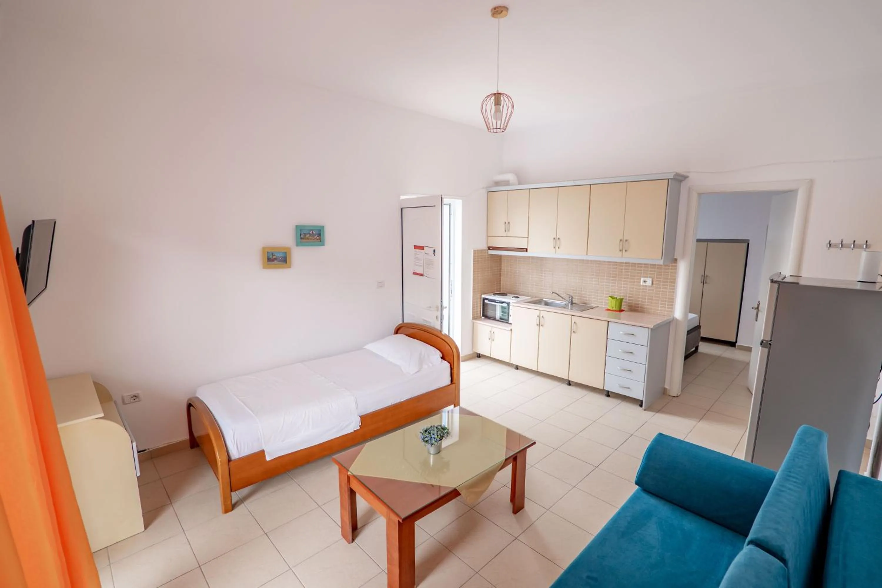 Photo of the whole room in Gregory's Apartments