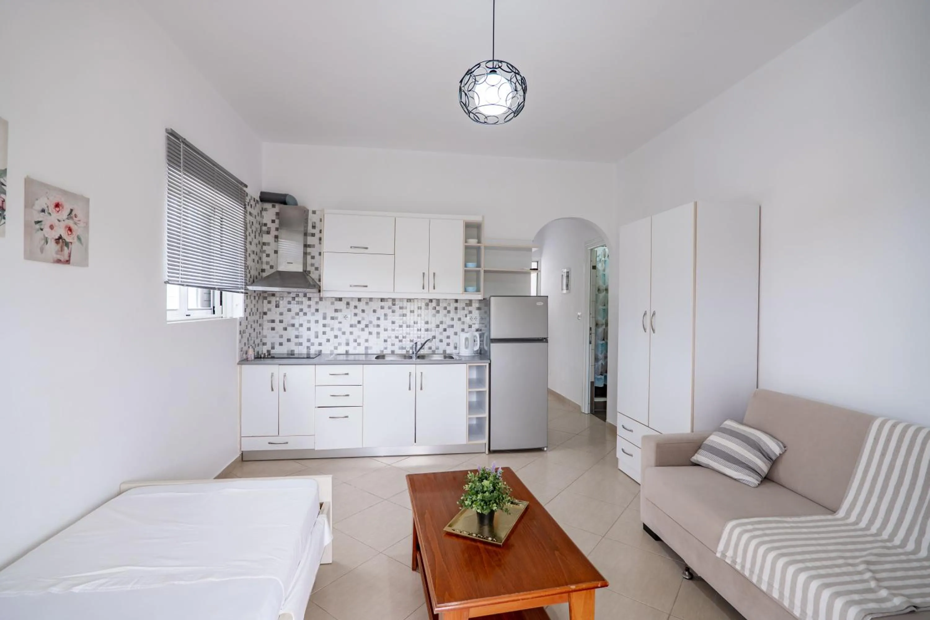 Photo of the whole room in Gregory's Apartments