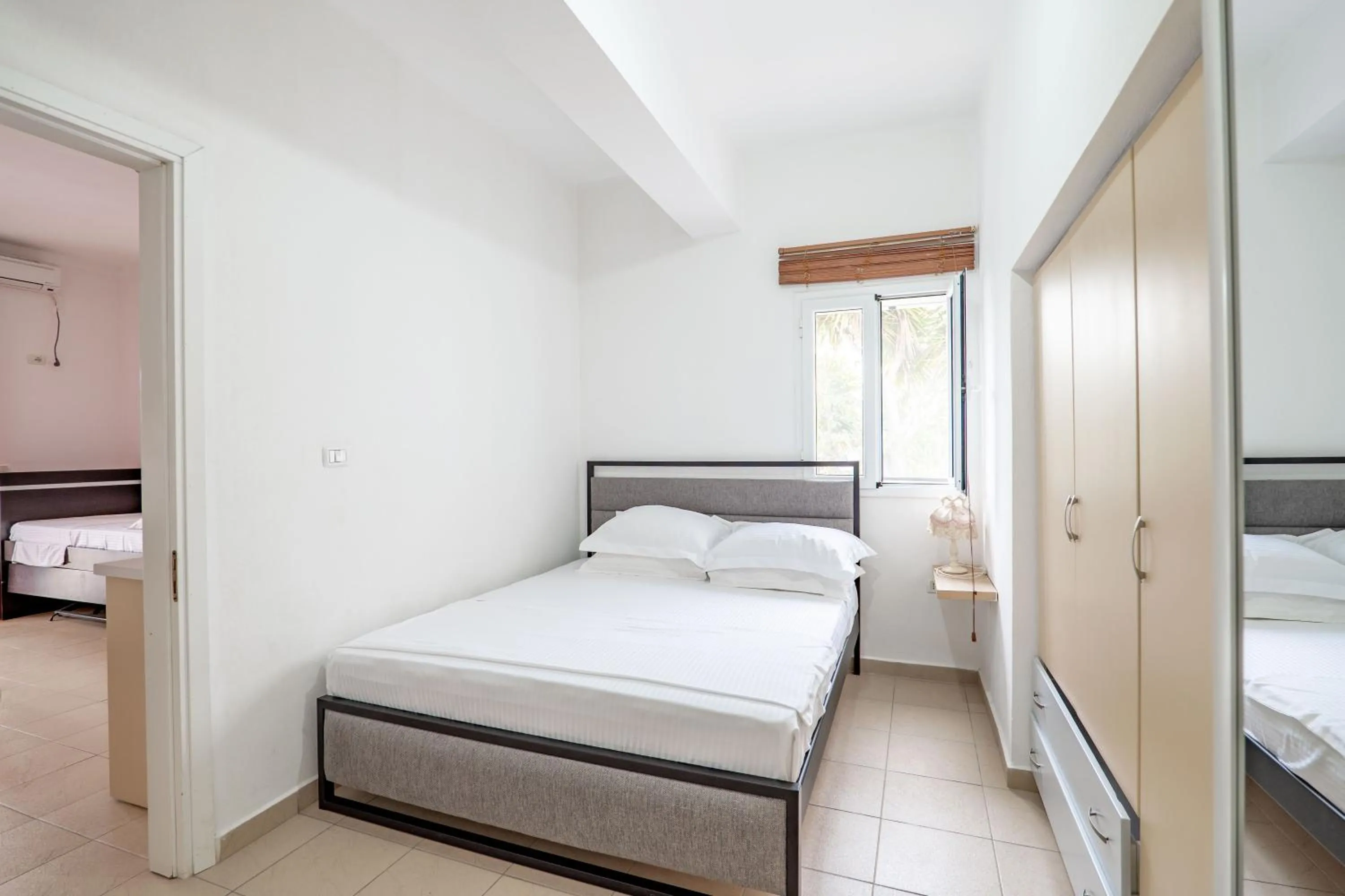 Bedroom, Bed in Gregory's Apartments