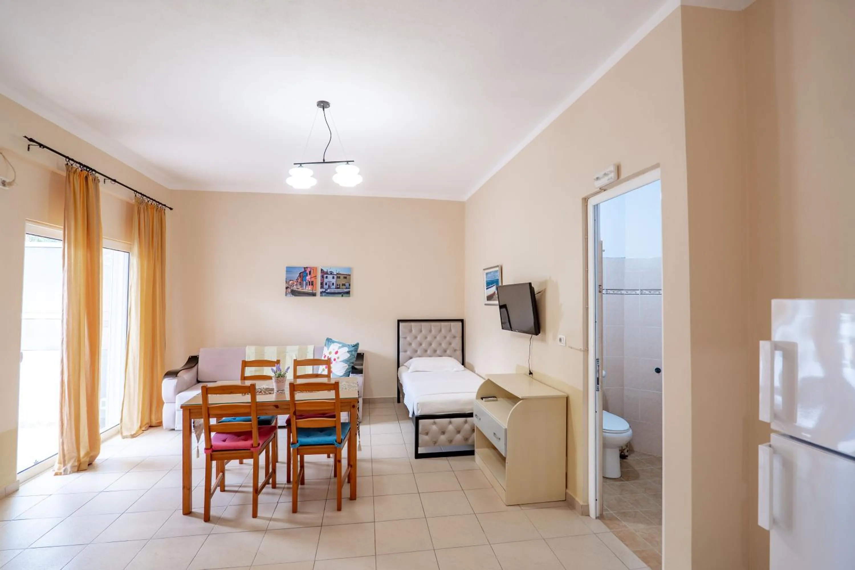 Kitchen or kitchenette, Bed in Gregory's Apartments