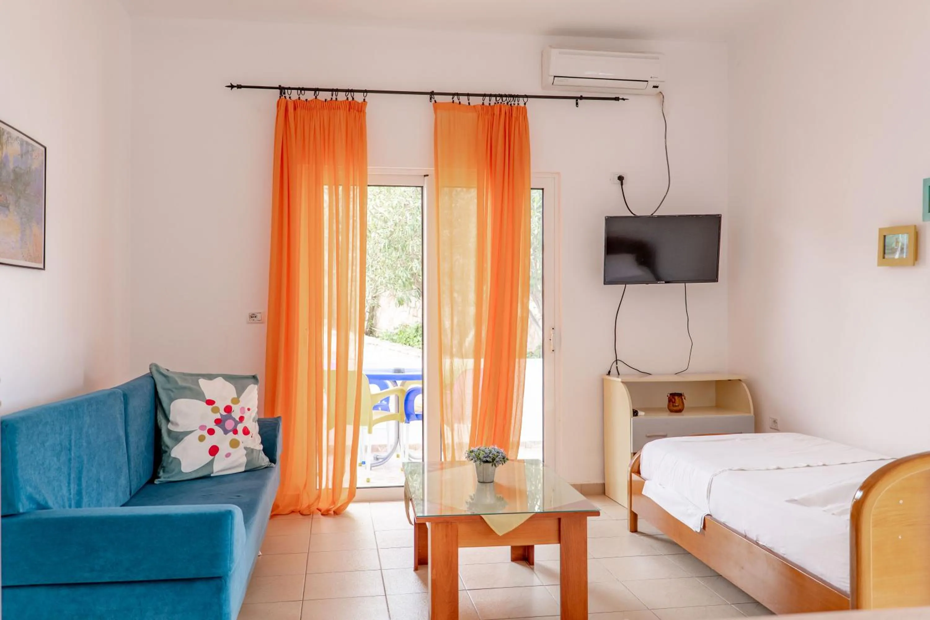 Photo of the whole room, Bed in Gregory's Apartments