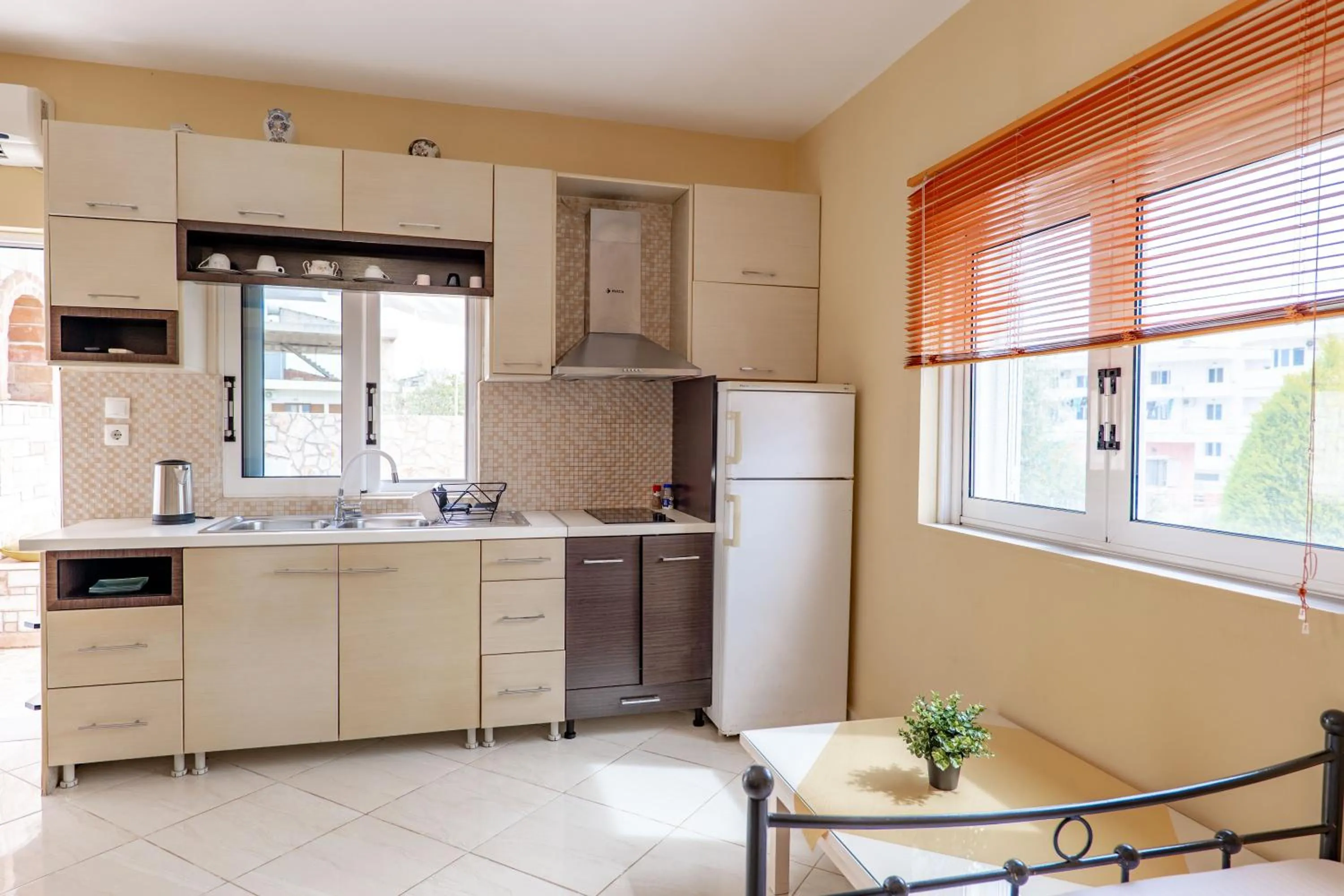 Kitchen or kitchenette in Gregory's Apartments