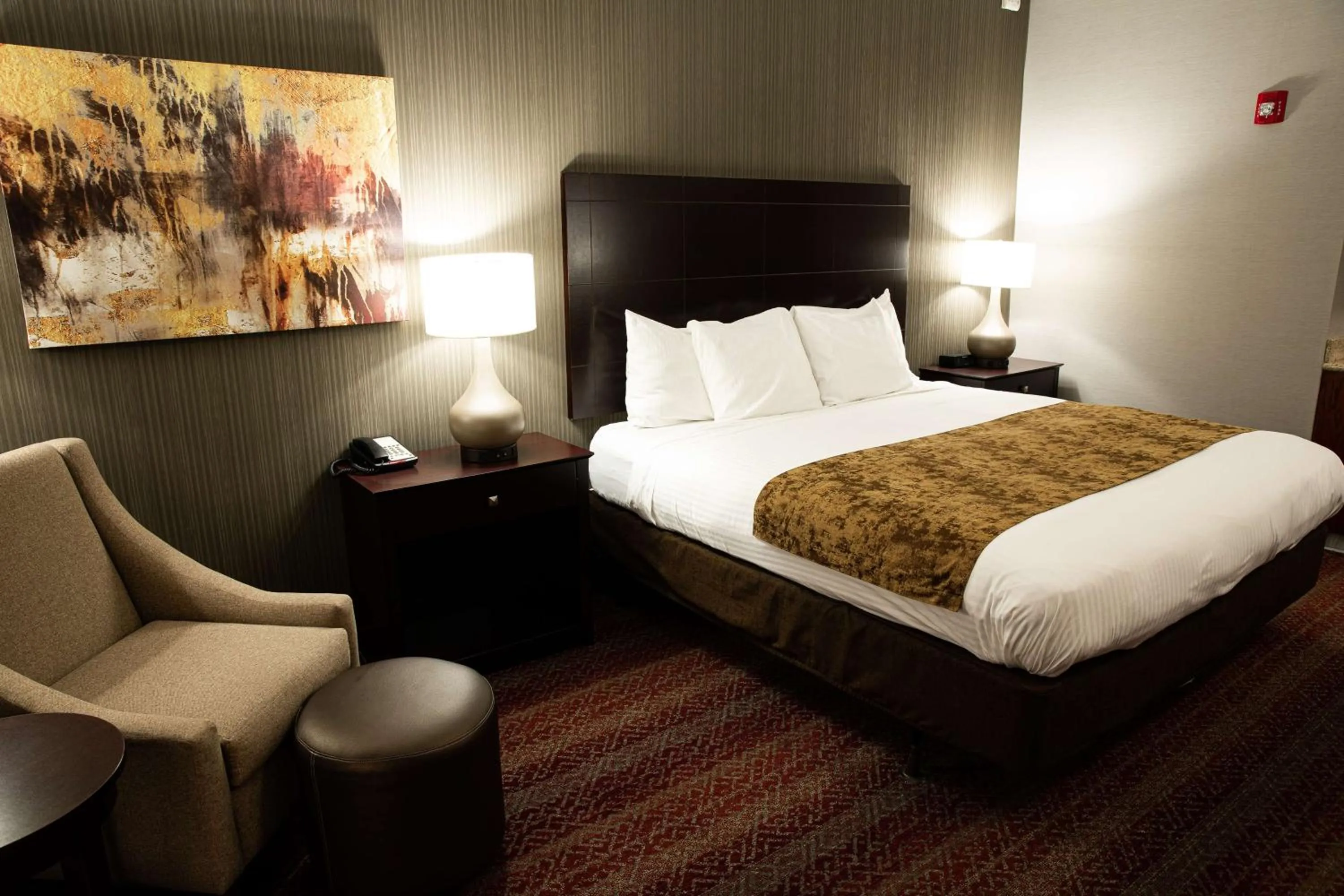 Bed in Best Western Providence-Seekonk Inn