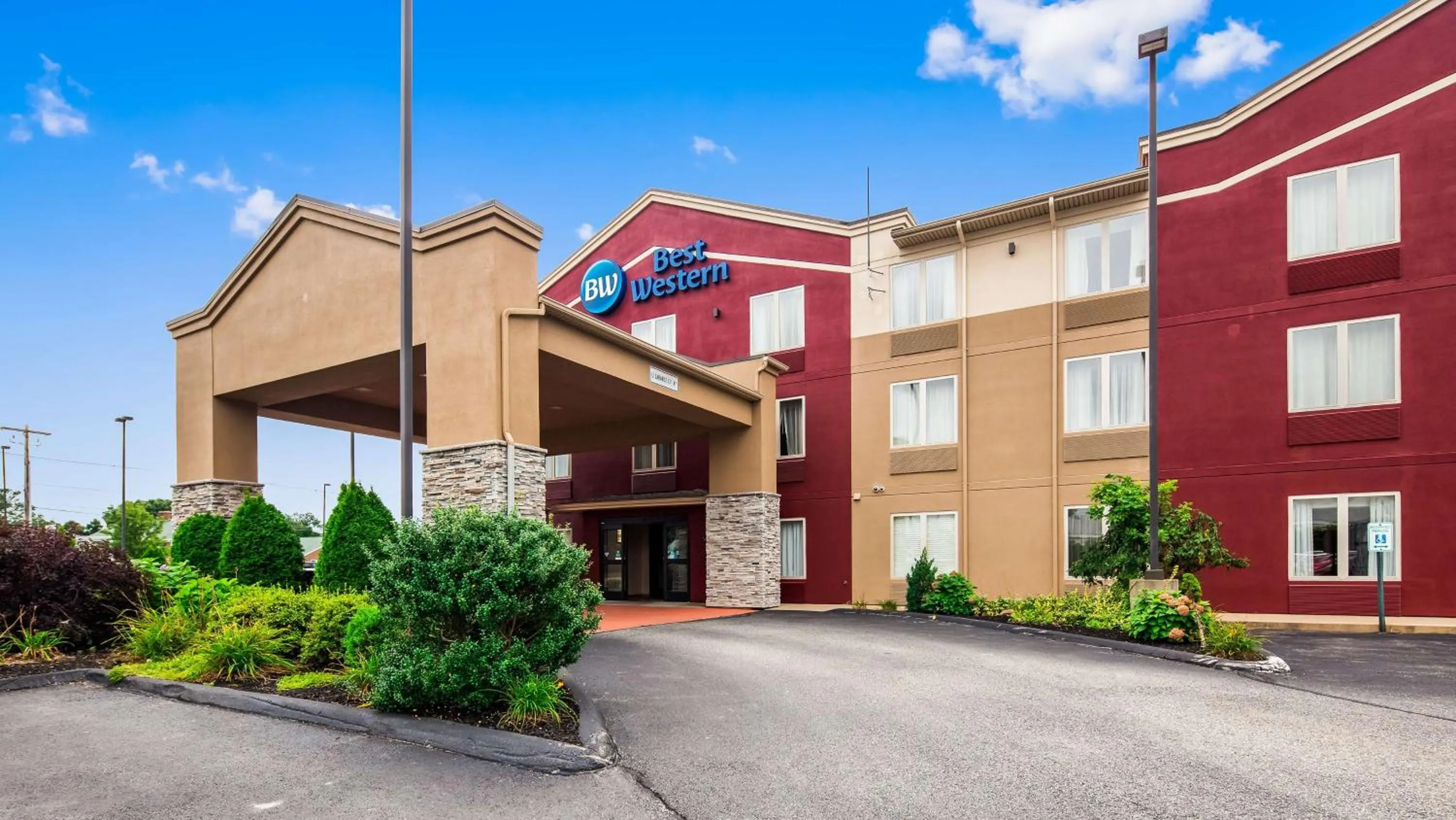 Property building in Best Western Providence-Seekonk Inn