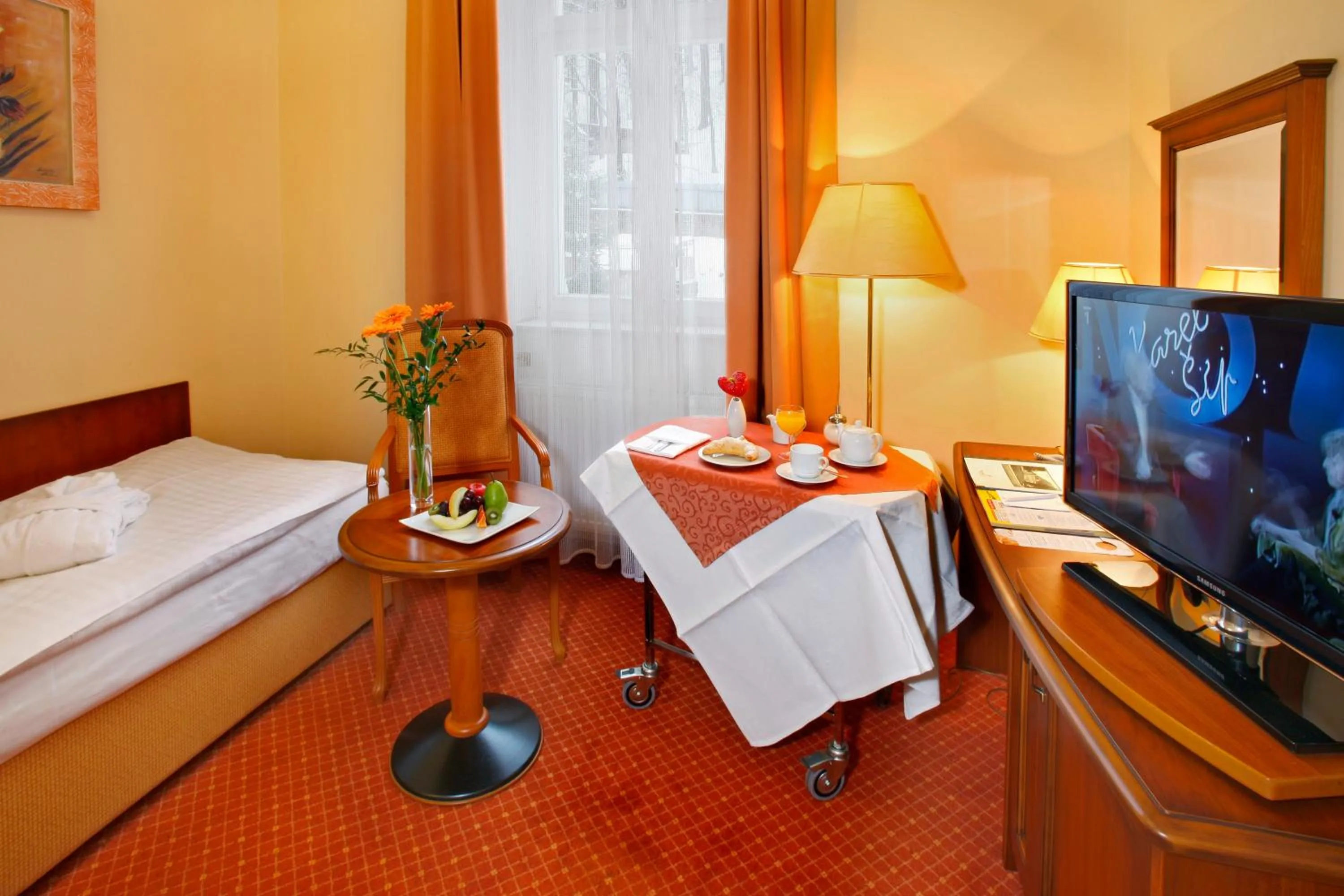 Photo of the whole room, Bed in Ensana Centrální Lázně - Maria Spa