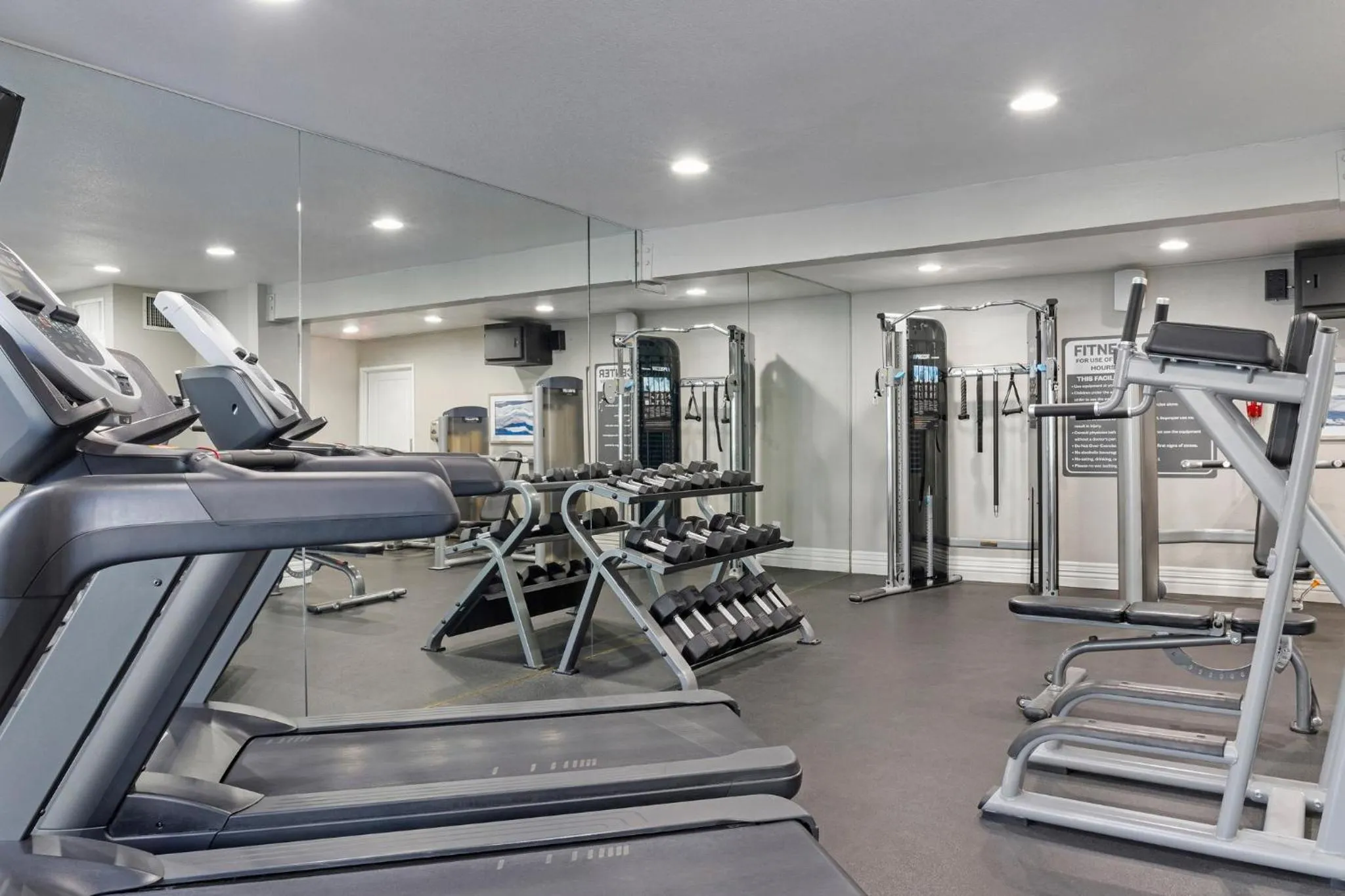 Fitness centre/facilities in Desert Rose Resort