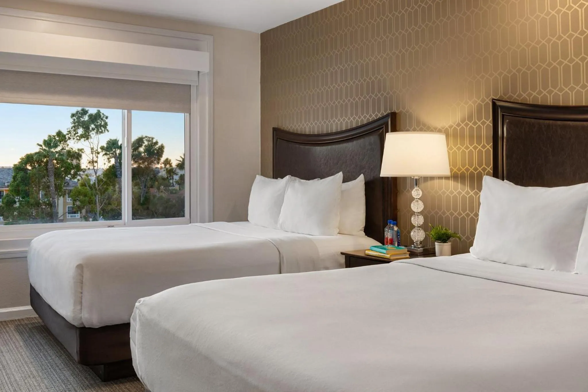 Bedroom, Bed in Peacock Suites