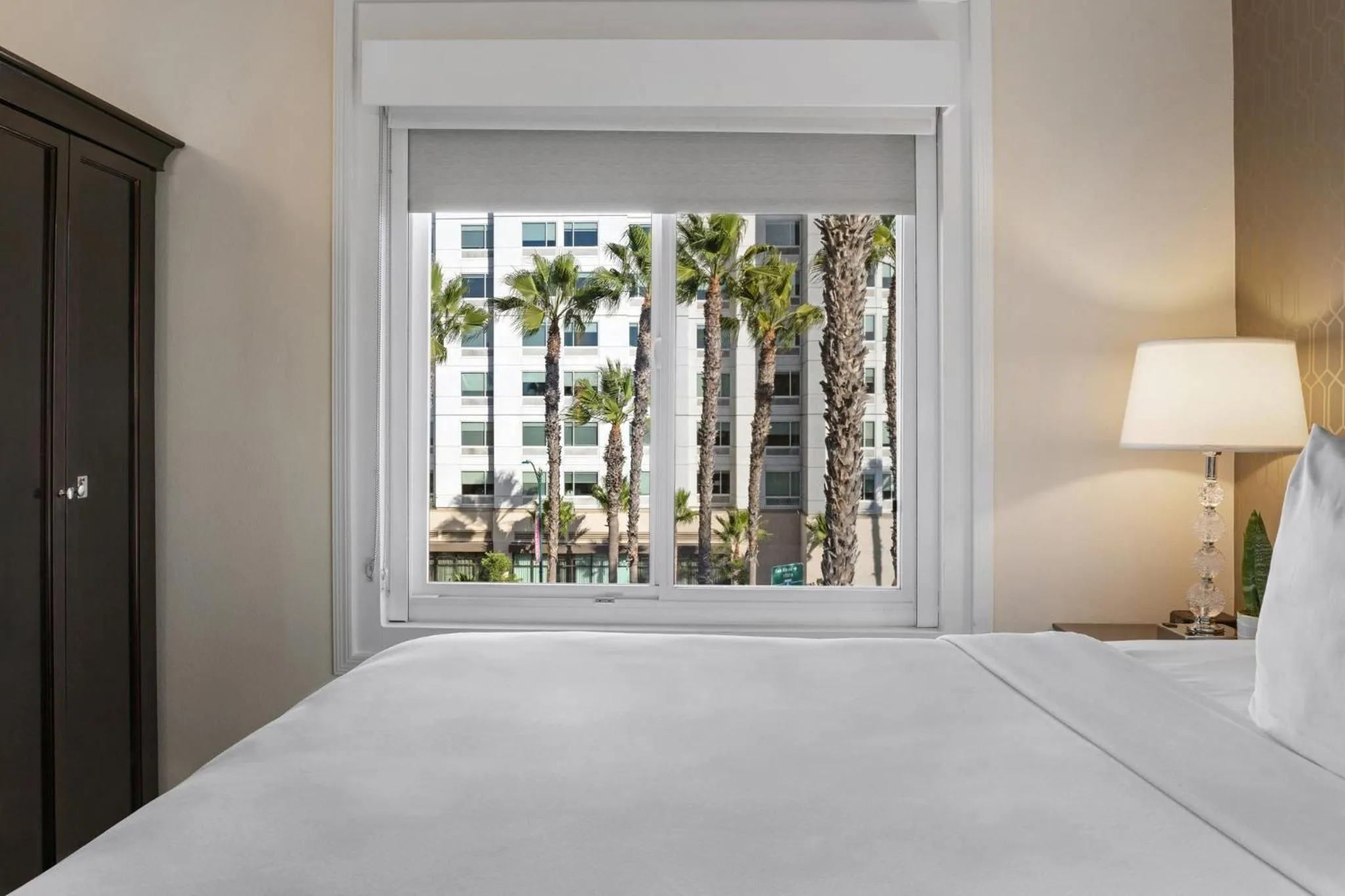 Bedroom, Bed in Peacock Suites