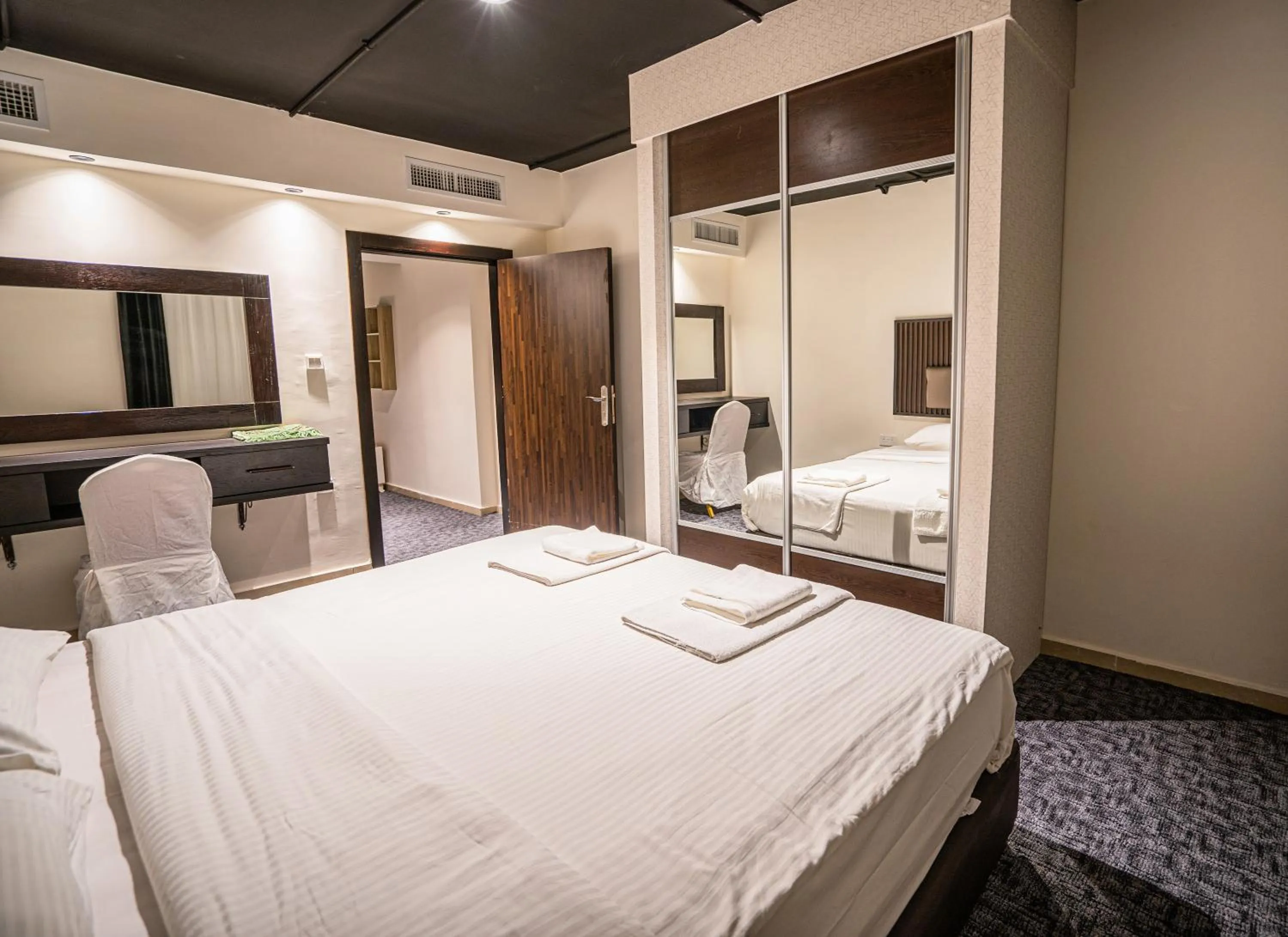 Bedroom, Bed in Diamond Hotel