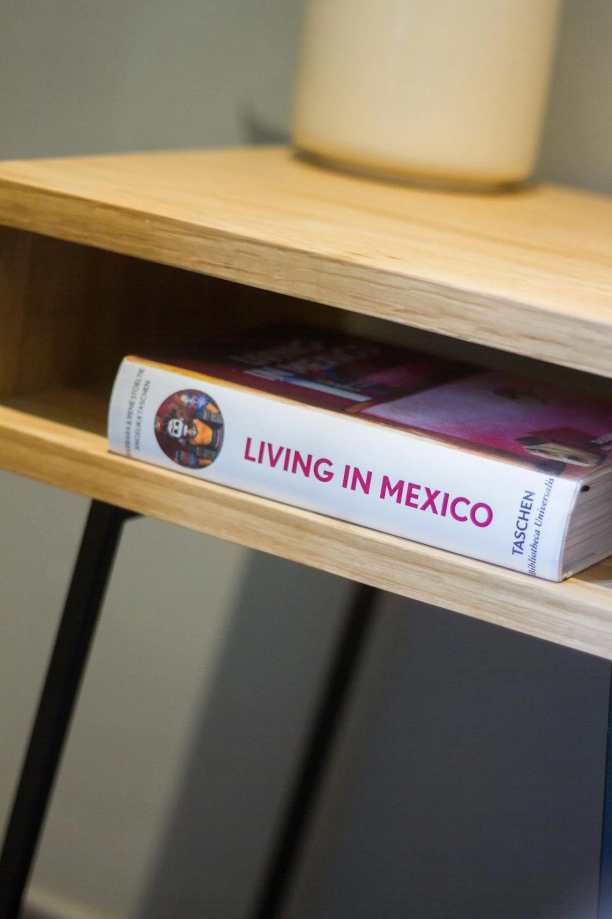 Text overlay in Casa Alexia