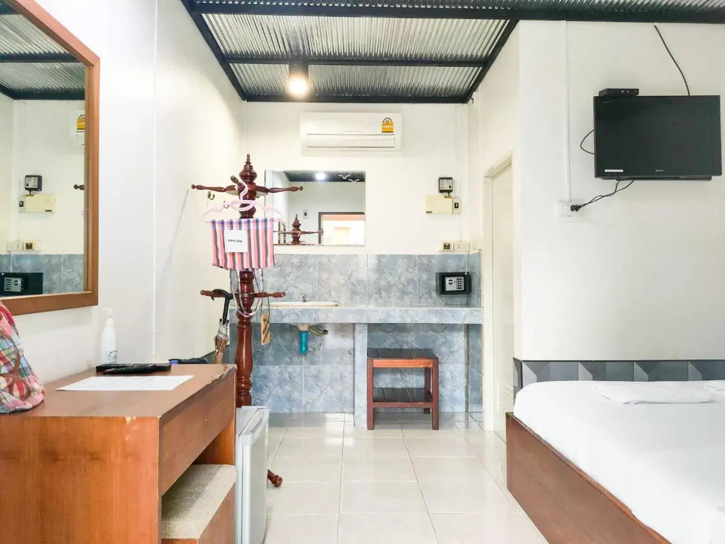 Bed in Samet Bellhouse Bed in Samet Bellhouse