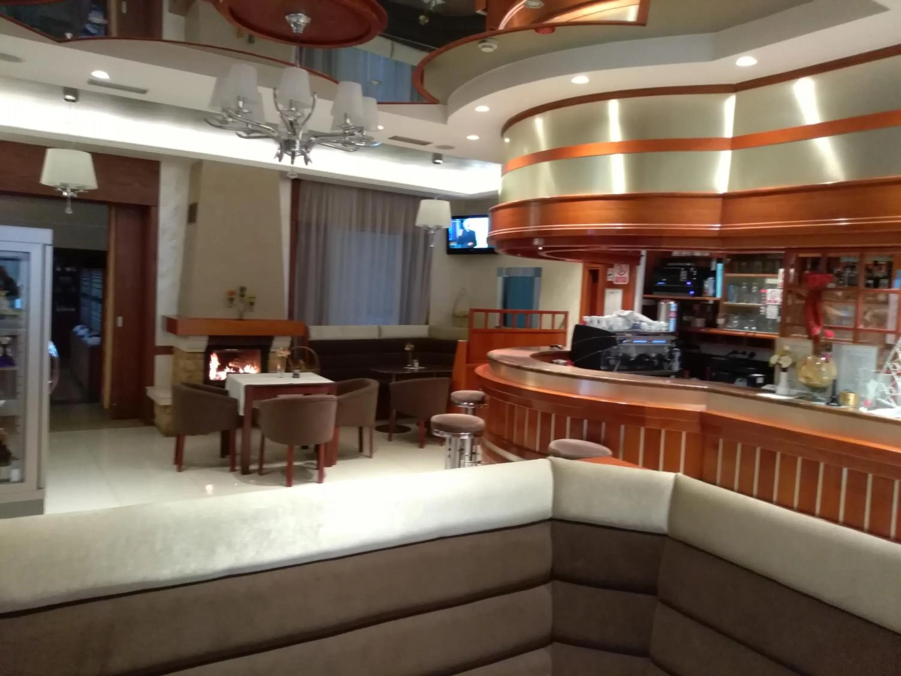 Restaurant/places to eat in Hotel Orion