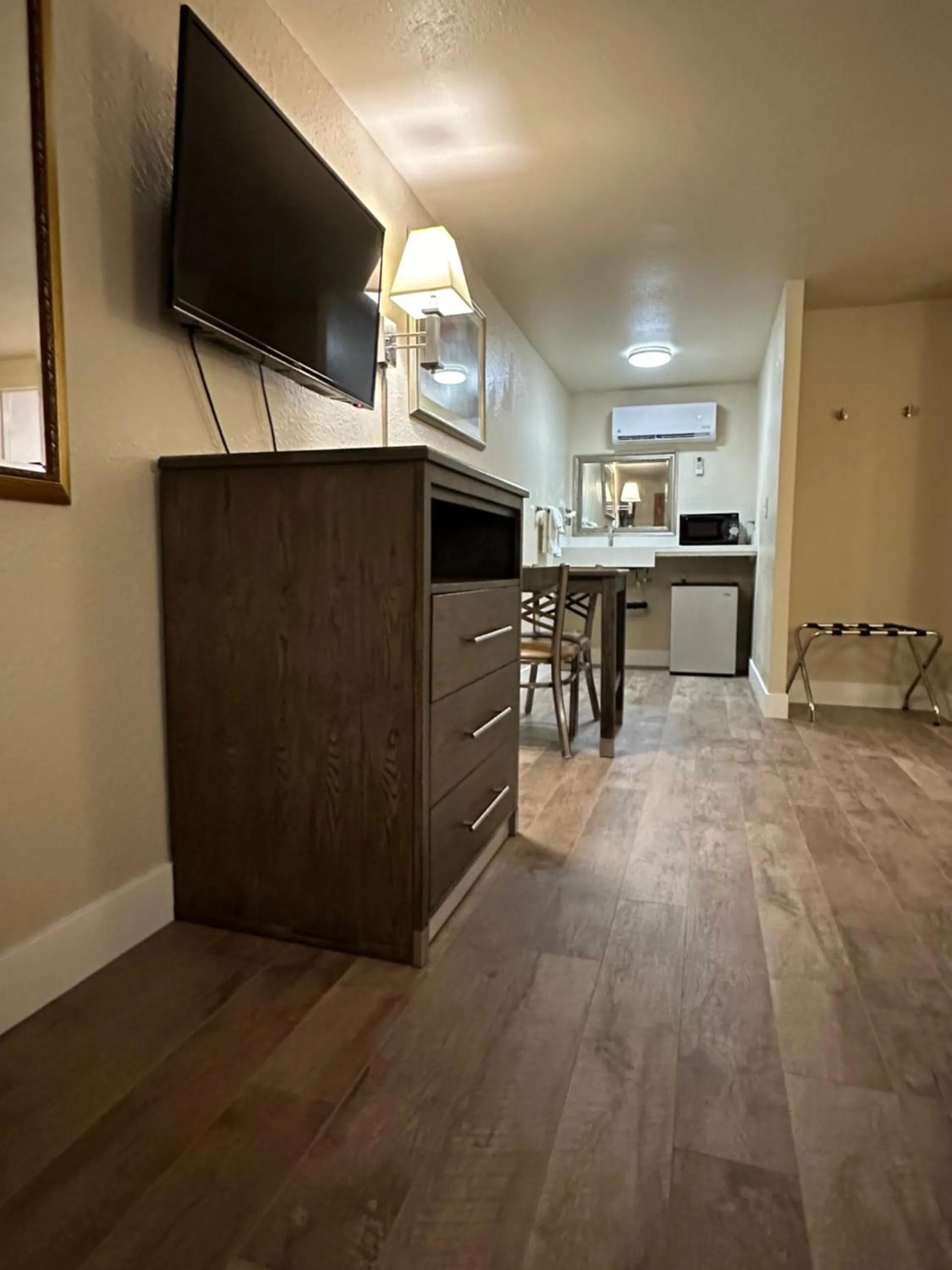 Food in Motel In The Pines