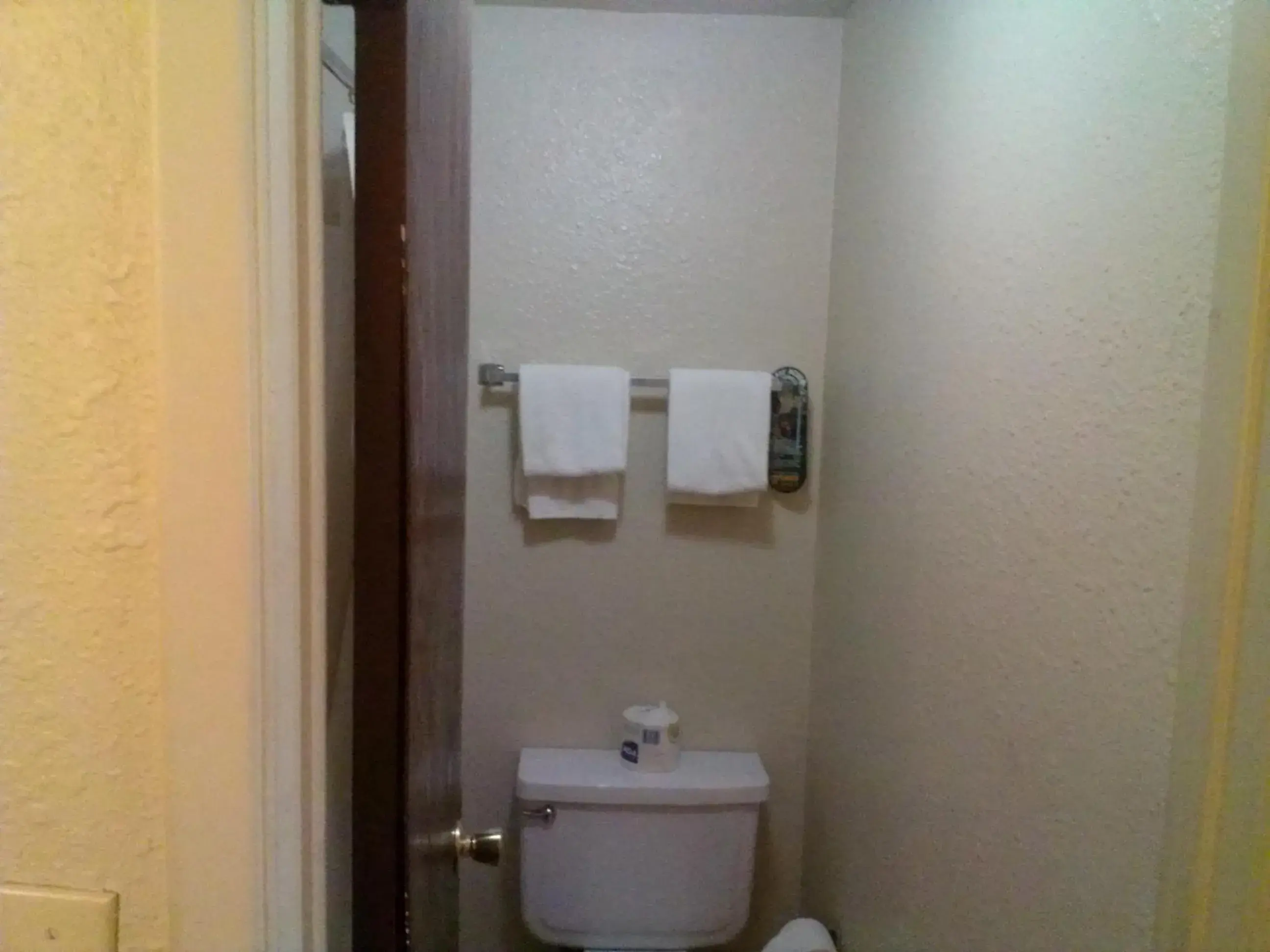 Bathroom in Motel In The Pines Bathroom in Motel In The Pines