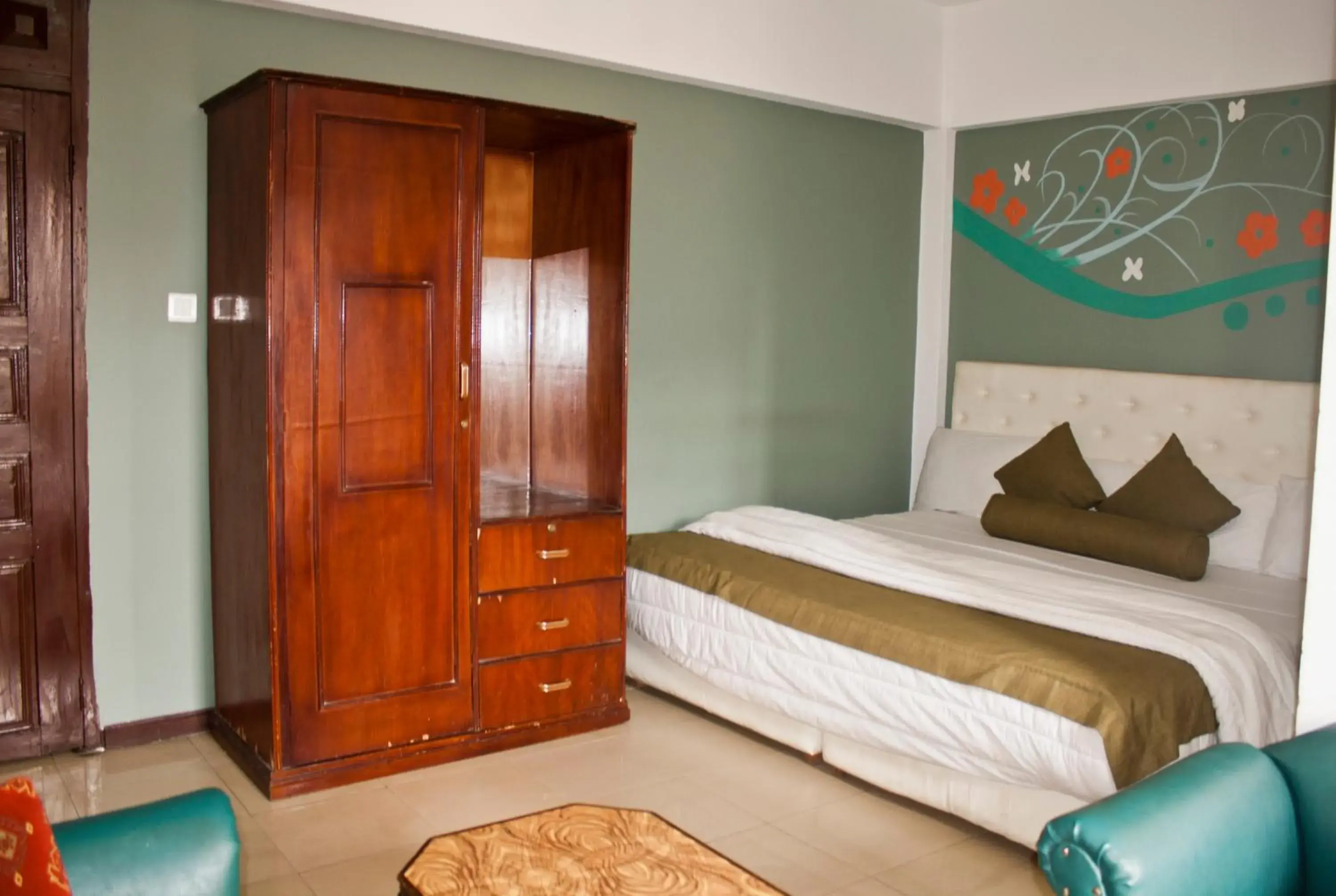 Bedroom, Bed in Niagara Hotel Bedroom, Bed in Niagara Hotel