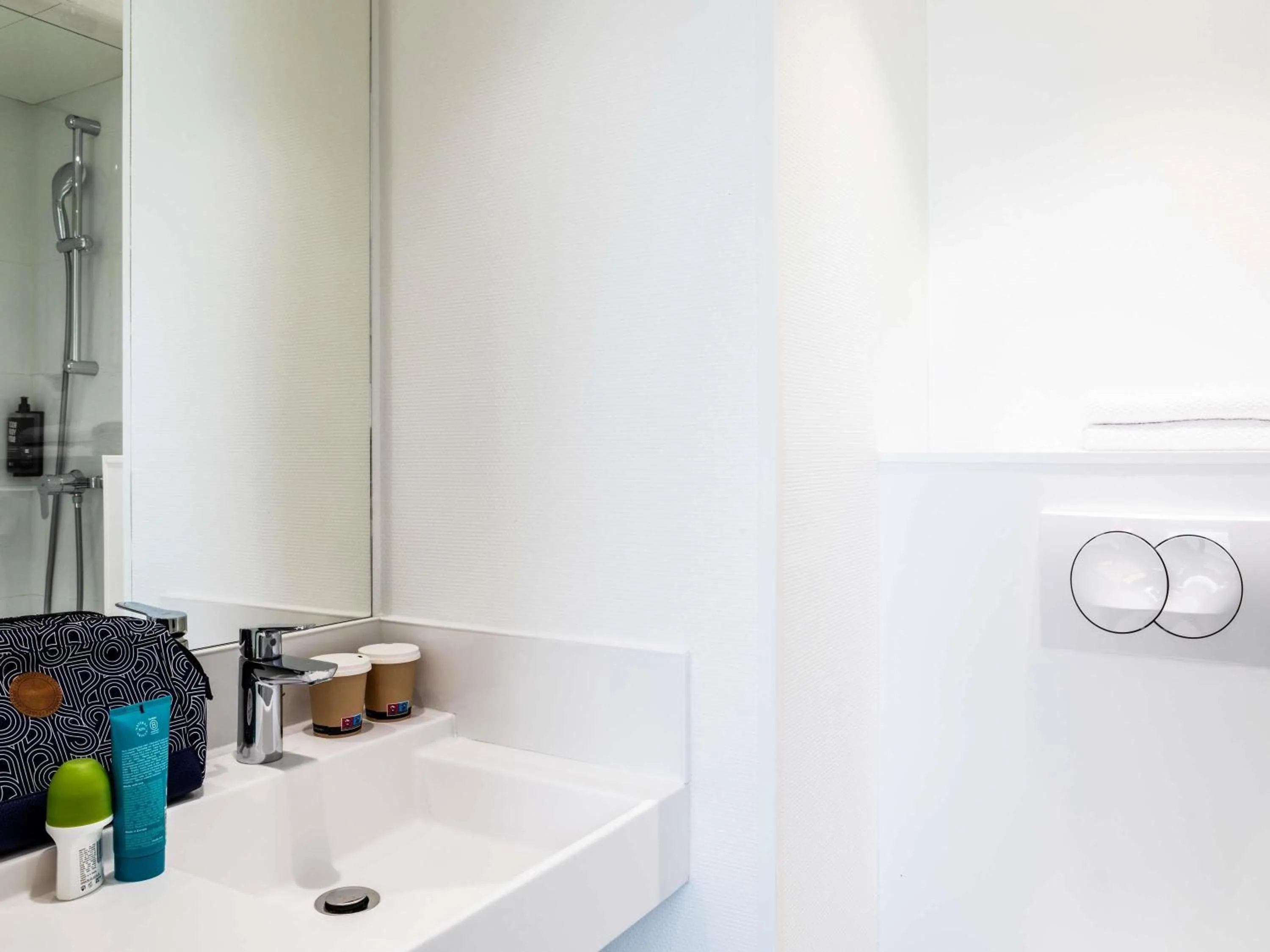 Bedroom in ibis budget Paris Porte de Montreuil