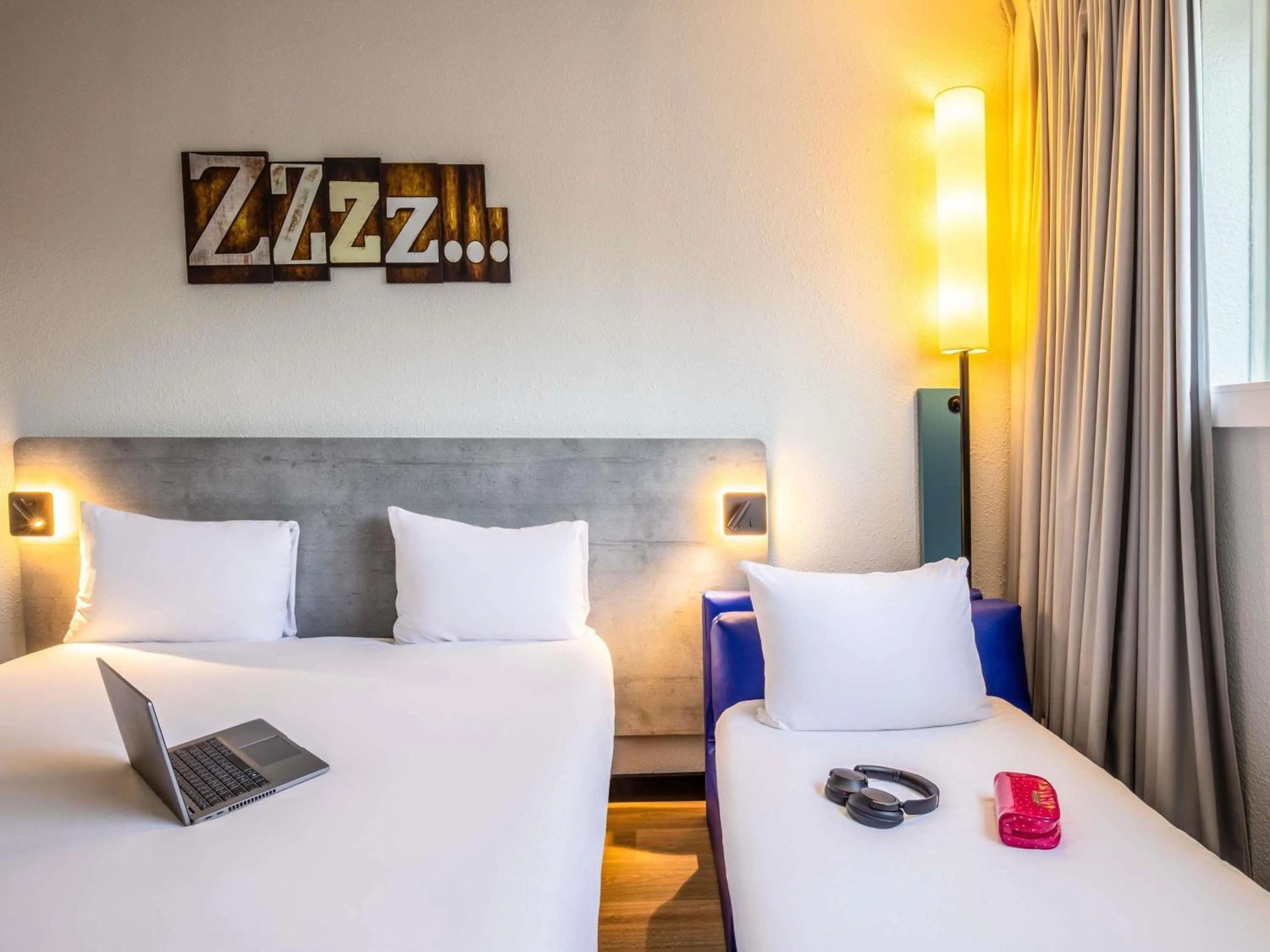 Bedroom, Bed in ibis budget Paris Porte de Montreuil