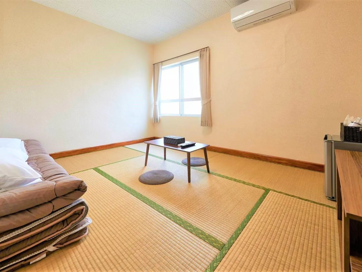 Photo of the whole room in 民宿さざんか