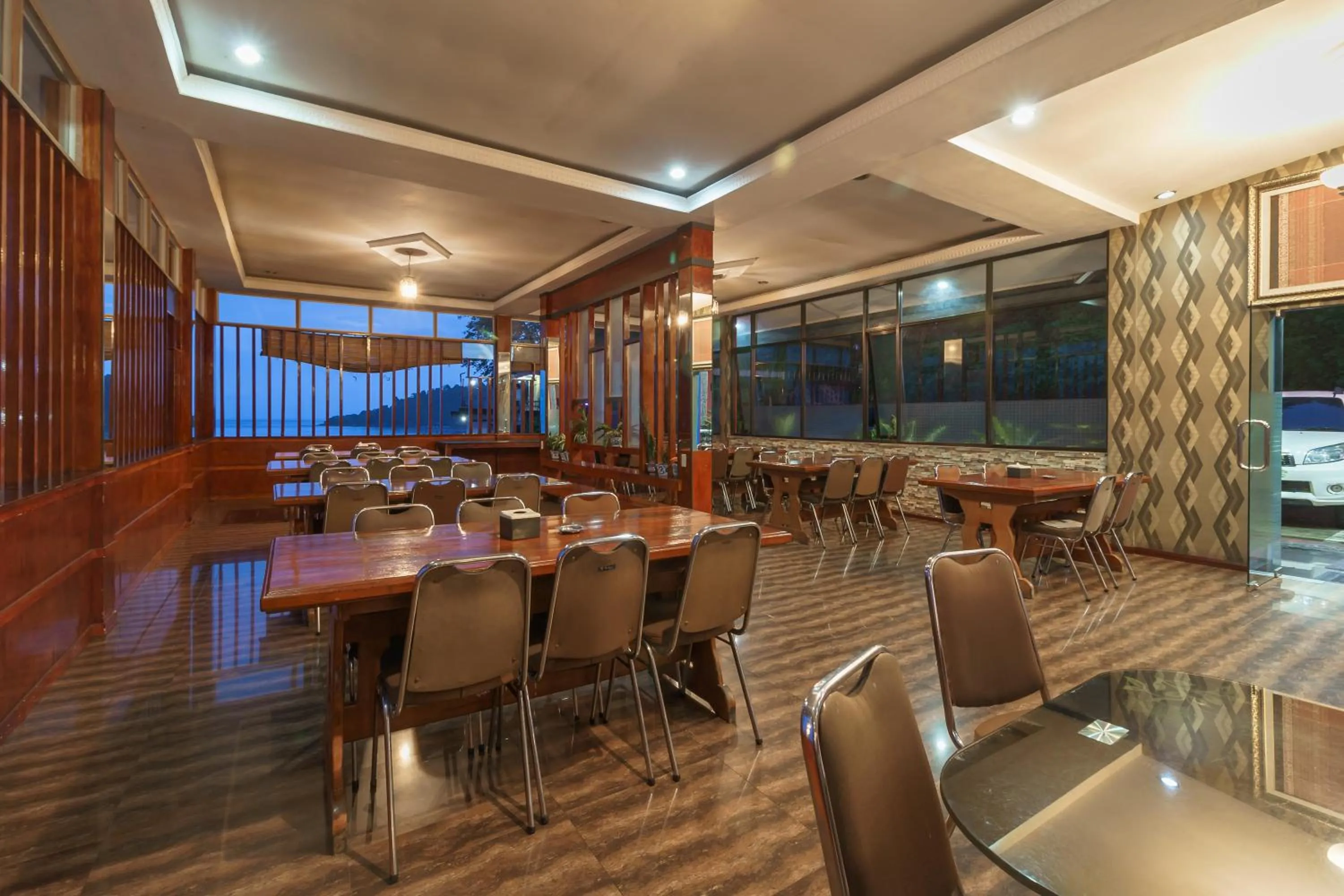 Restaurant/places to eat in RedDoorz at Sedayu 2 Near Danau Toba Parapat