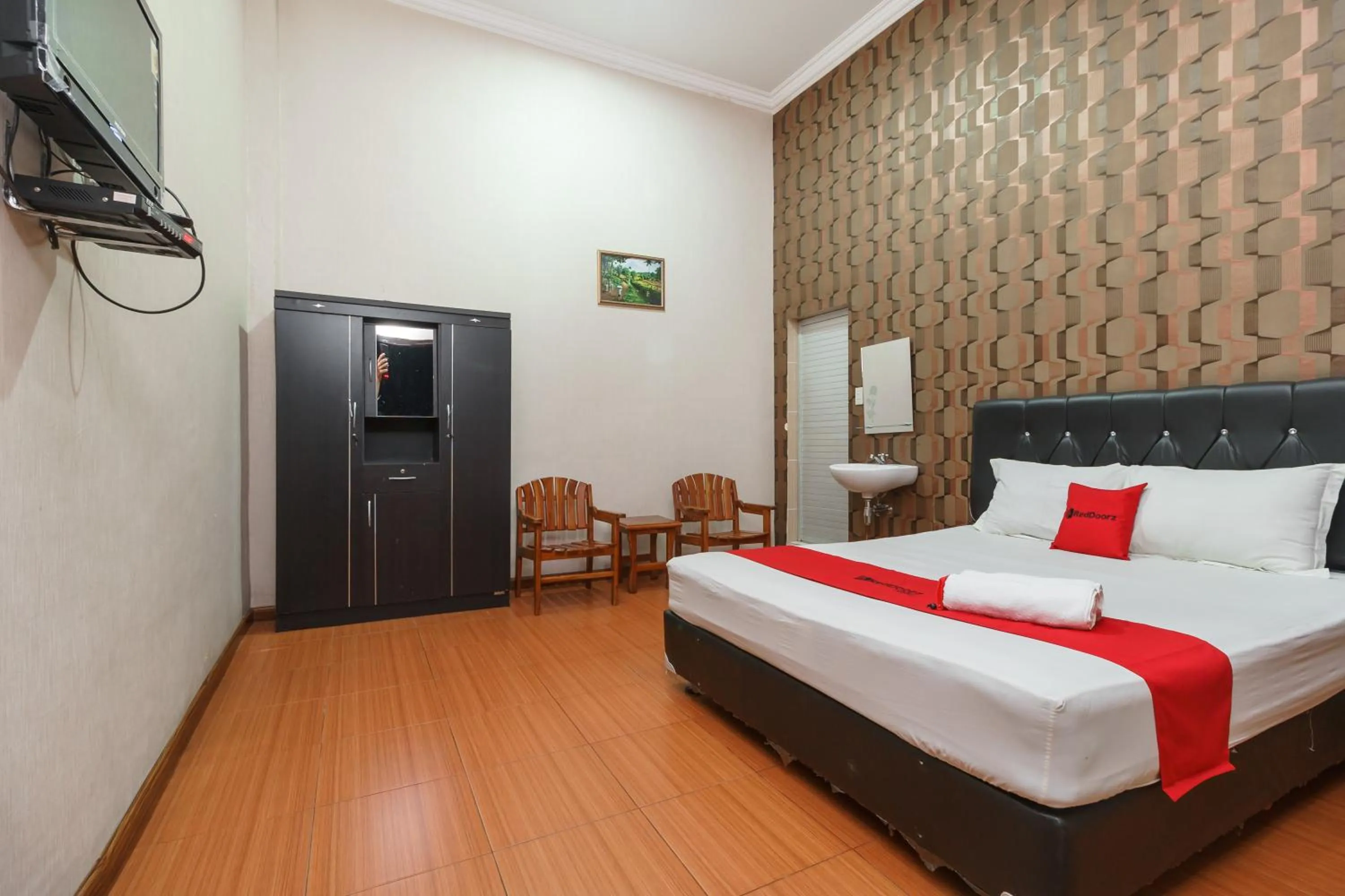 Bed in RedDoorz at Sedayu 2 Near Danau Toba Parapat
