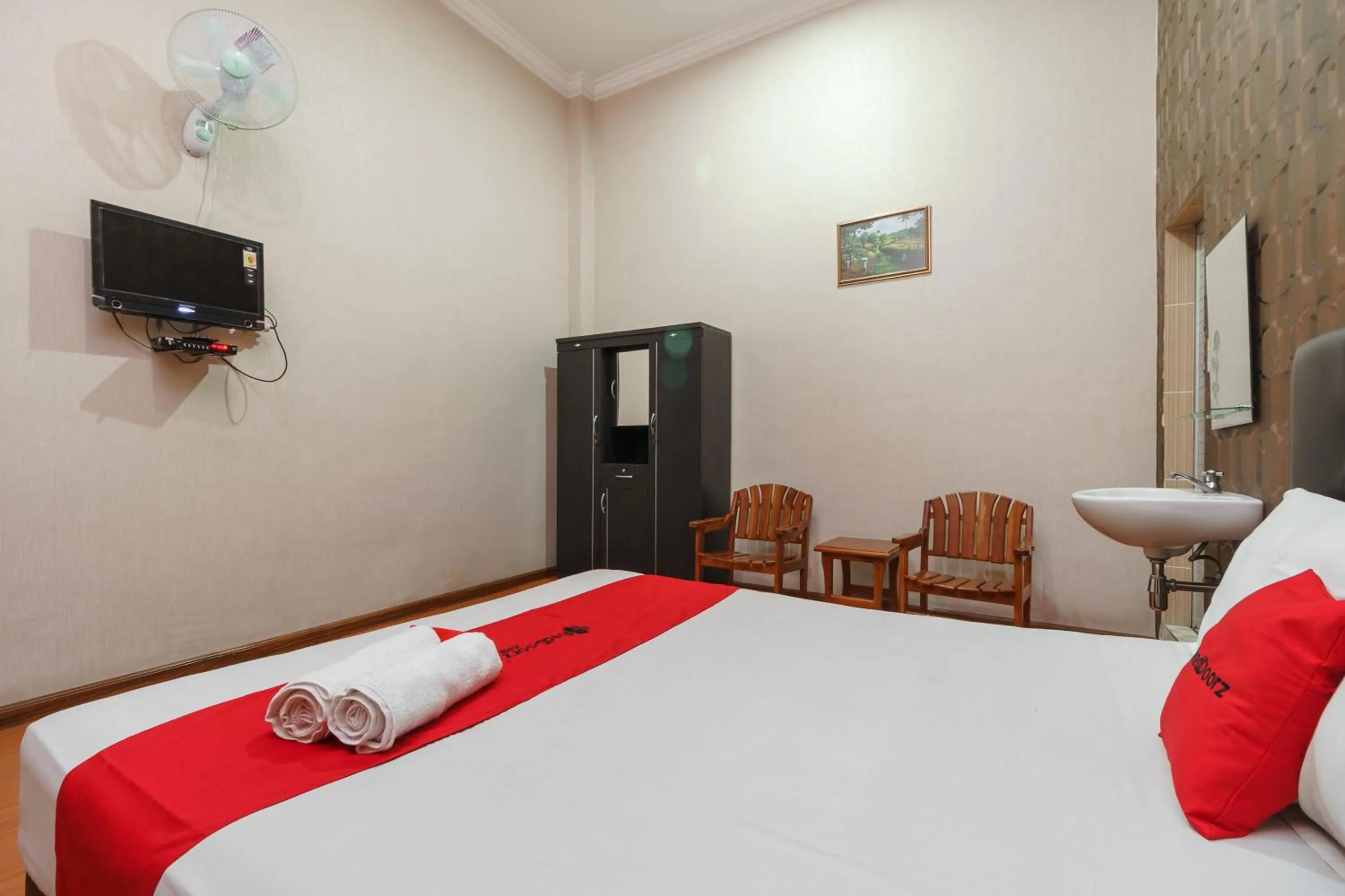 Bed in RedDoorz at Sedayu 2 Near Danau Toba Parapat