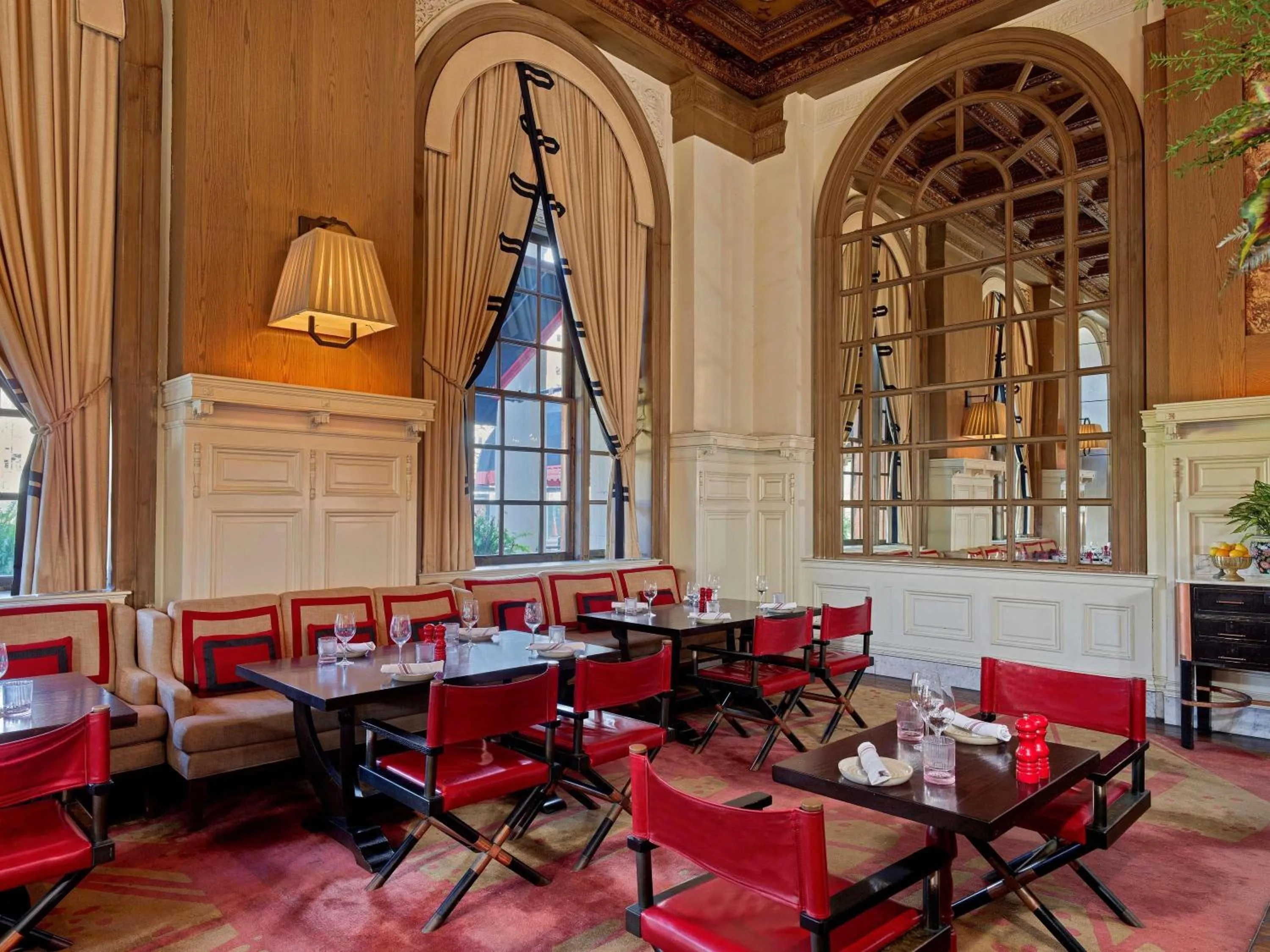 Restaurant/places to eat in Fairmont Copley Plaza