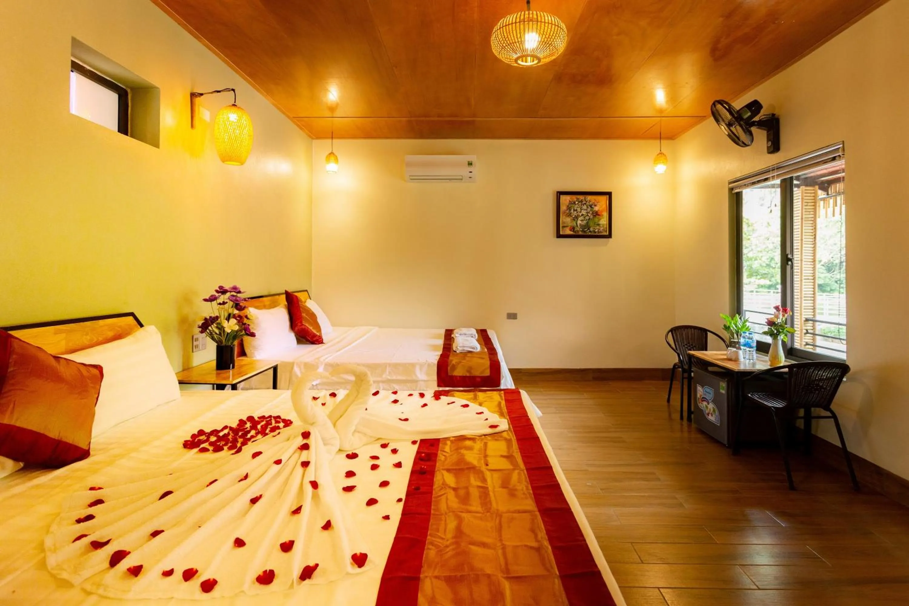 Photo of the whole room, Bed in Ninh Binh Valle Montana Homestay