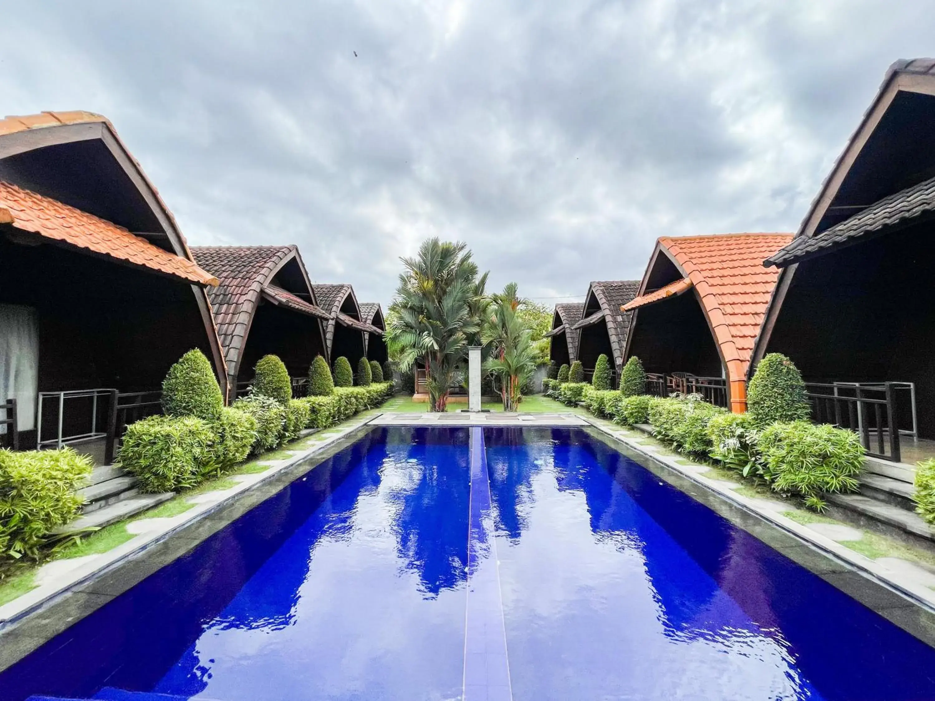 Swimming pool in Lilis Aksito Akusara by Lavana Swimming pool in Lilis Aksito Akusara by Lavana