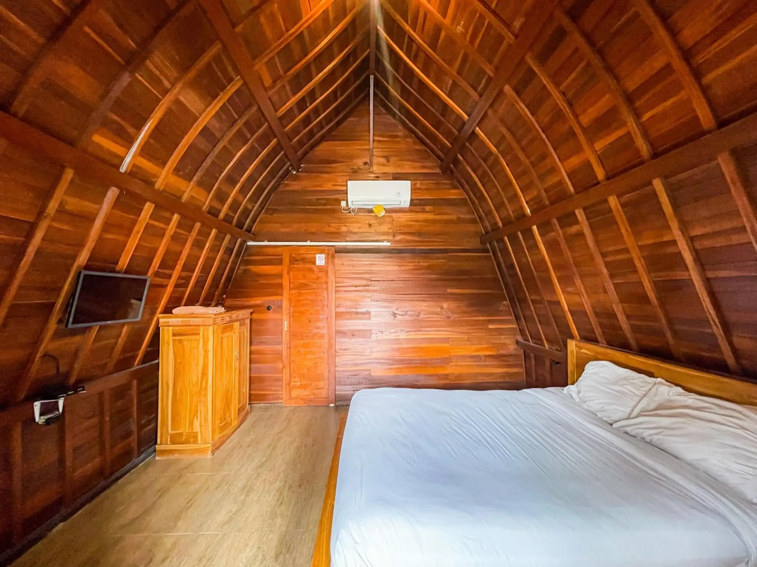 Bedroom in Lilis Aksito Akusara by Lavana Bedroom in Lilis Aksito Akusara by Lavana