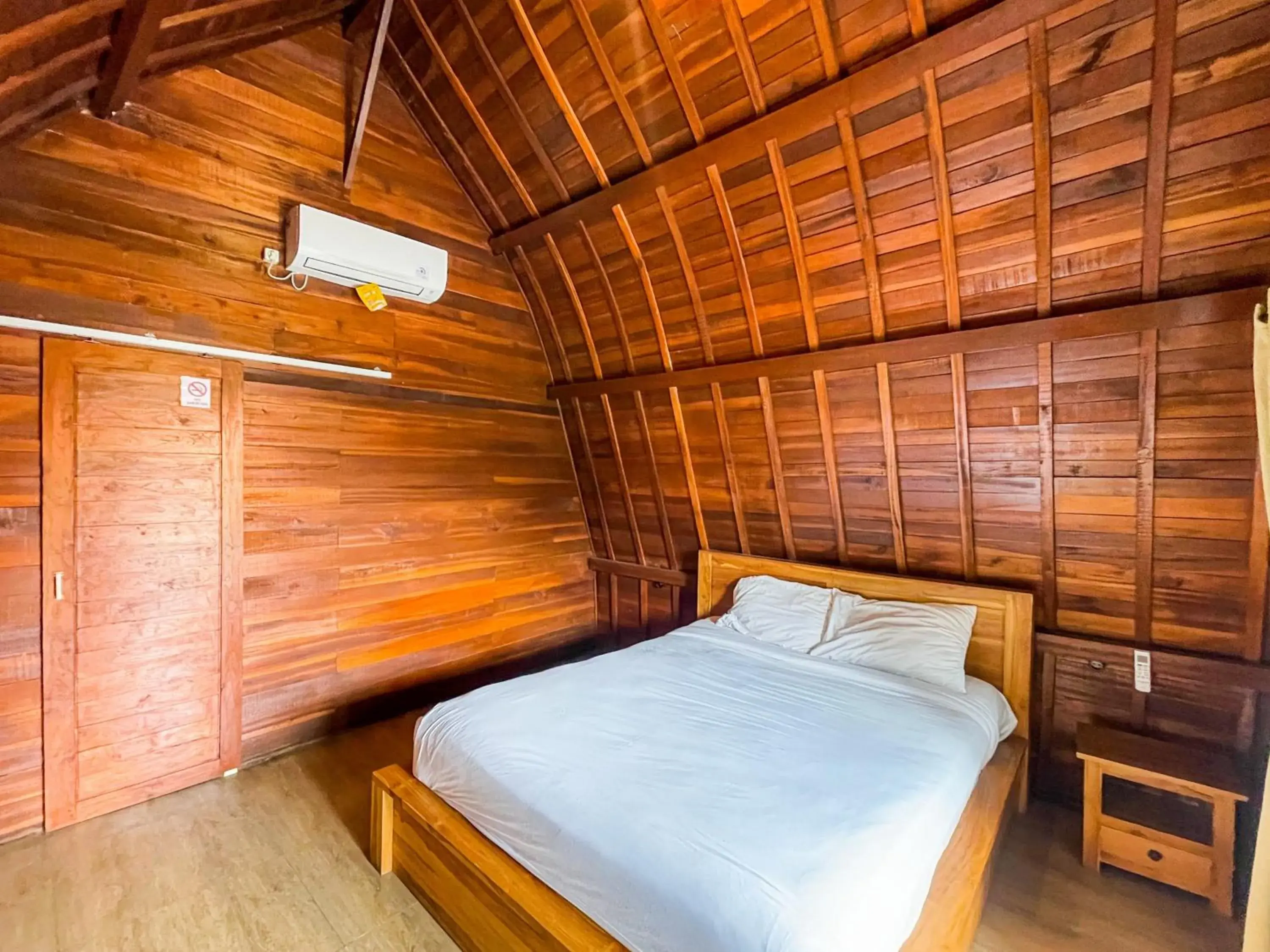 Bedroom in Lilis Aksito Akusara by Lavana Bedroom in Lilis Aksito Akusara by Lavana