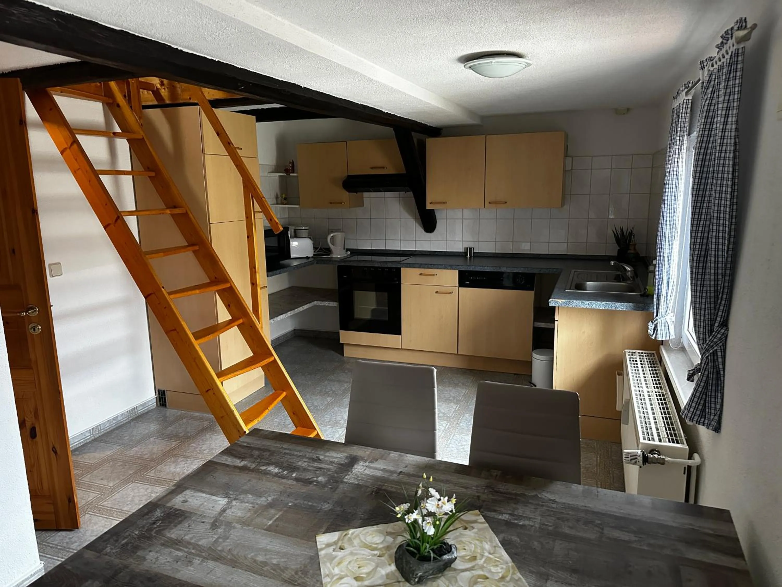 Kitchen or kitchenette in Pension Zum Fäßchen