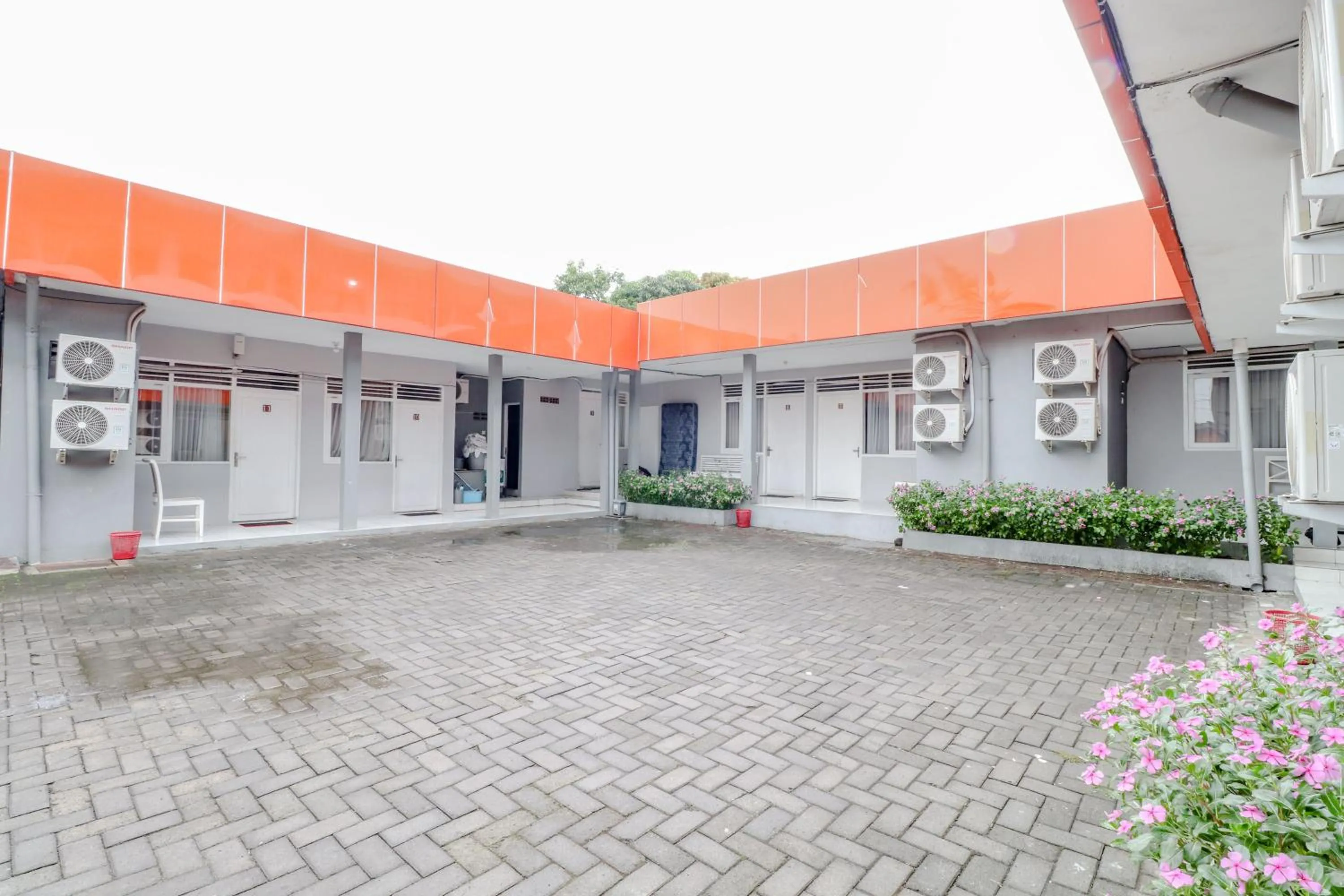 Property building in Ratu Guesthouse