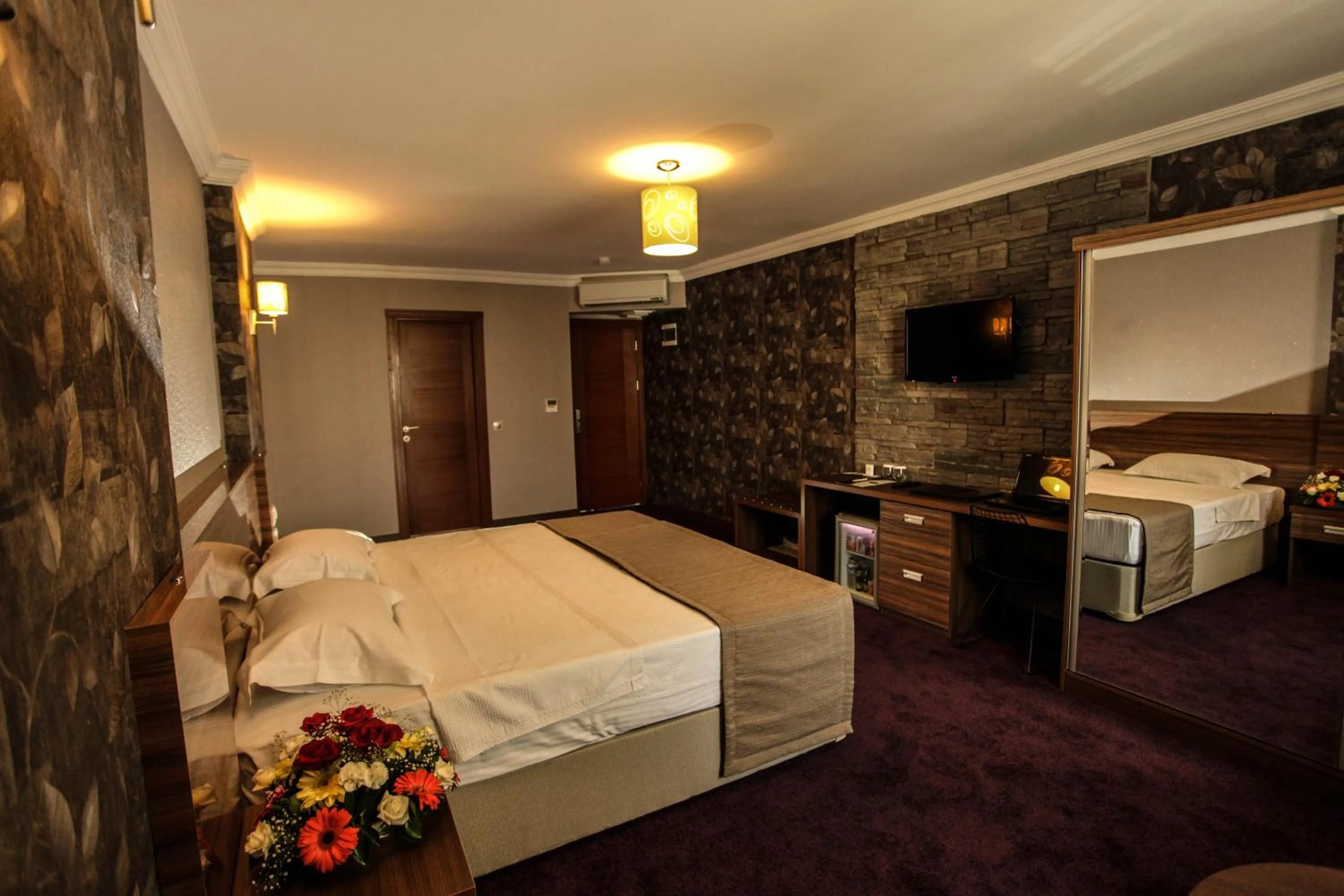 Photo of the whole room, Bed in Grand Akçalı Otel