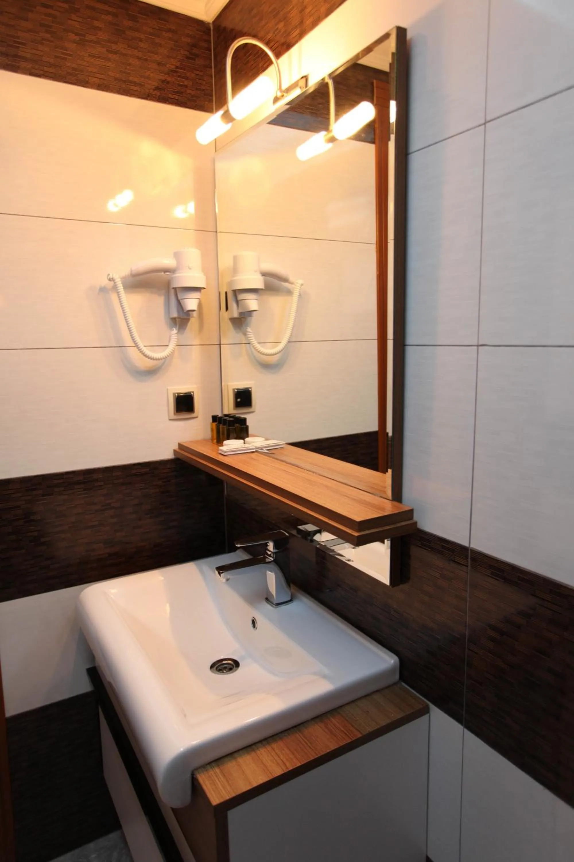 Bathroom in Grand Akçalı Otel