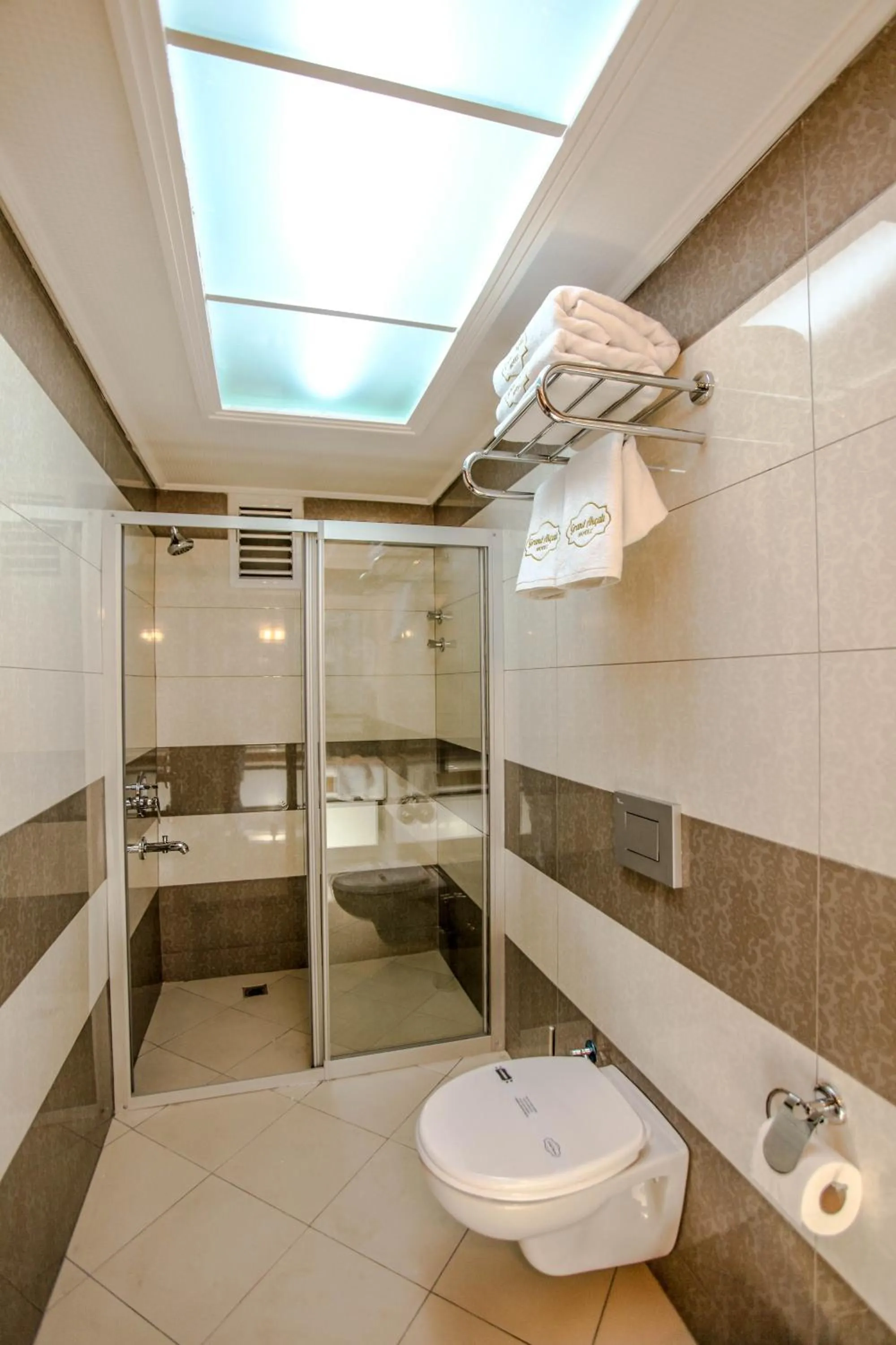 Bathroom in Grand Akçalı Otel