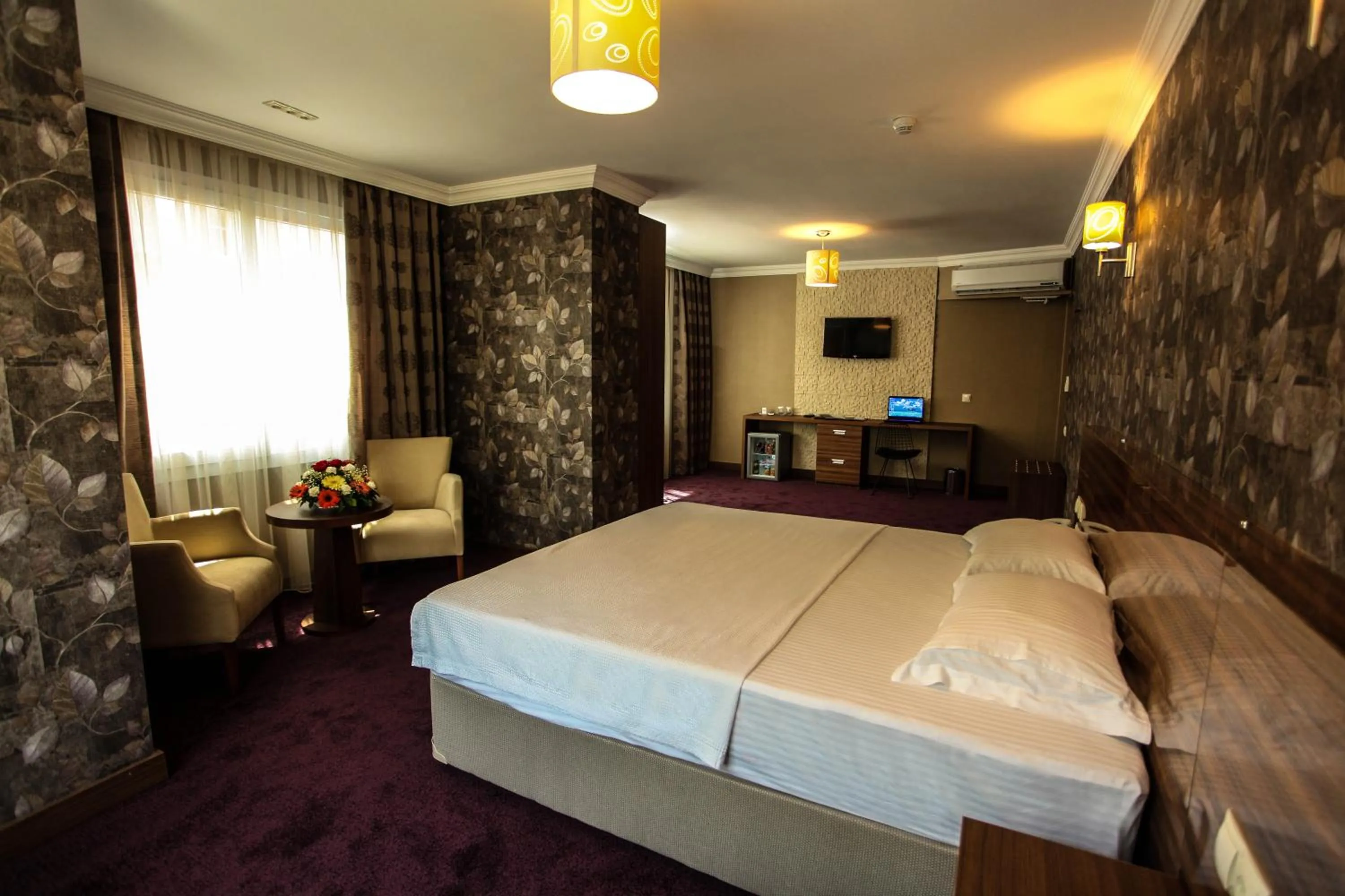 Photo of the whole room, Bed in Grand Akçalı Otel