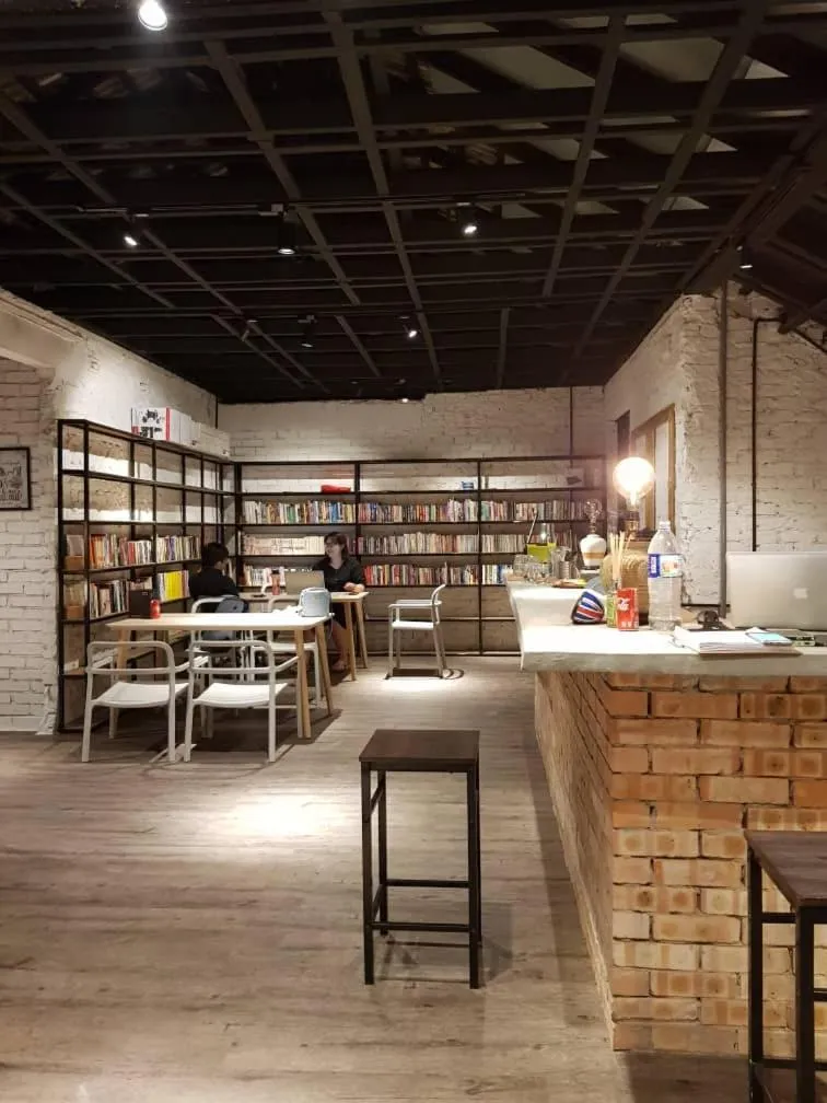 Communal lounge/ TV room in Books & Beds